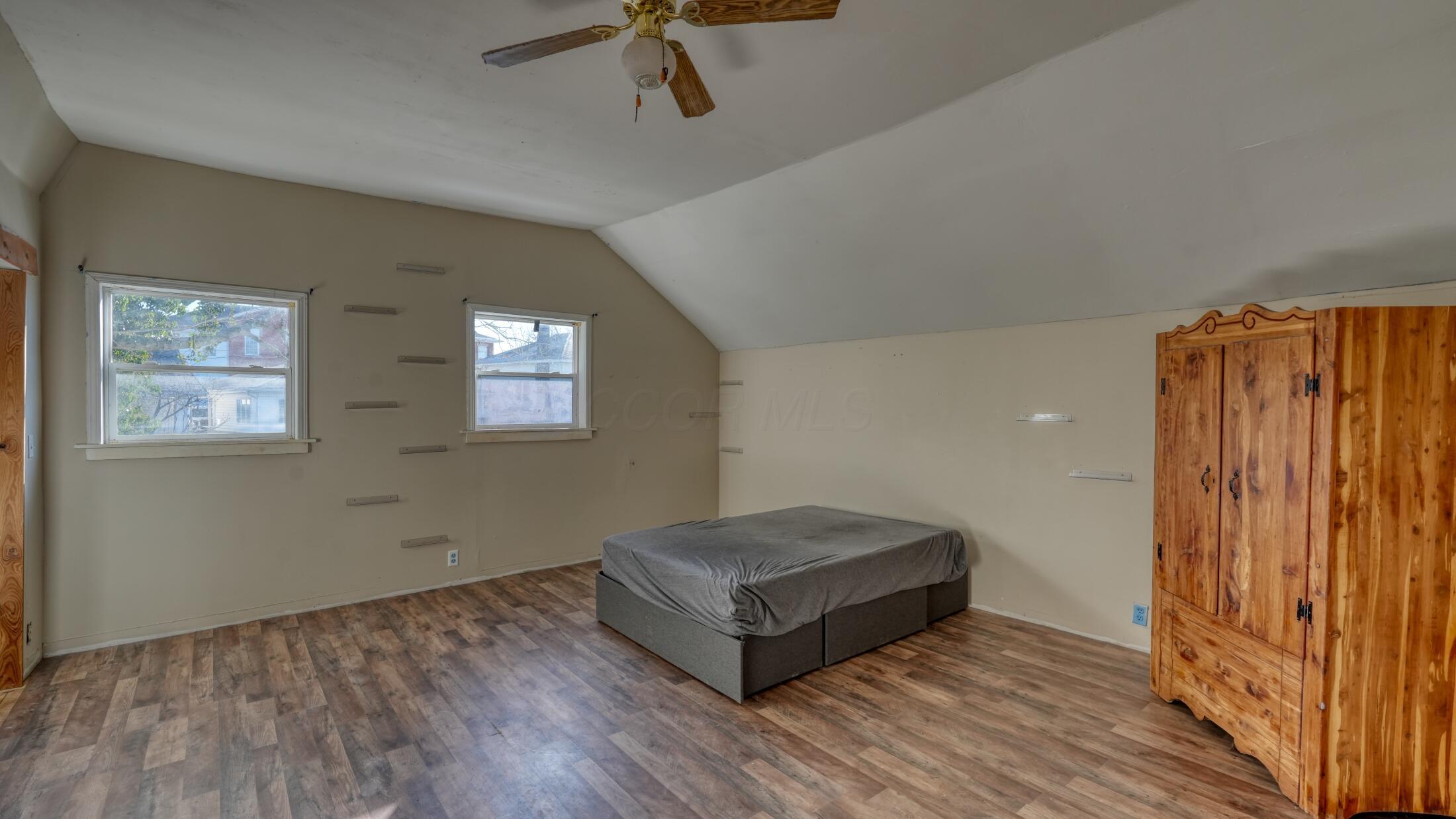 615 Clark Street Property Photo 14
