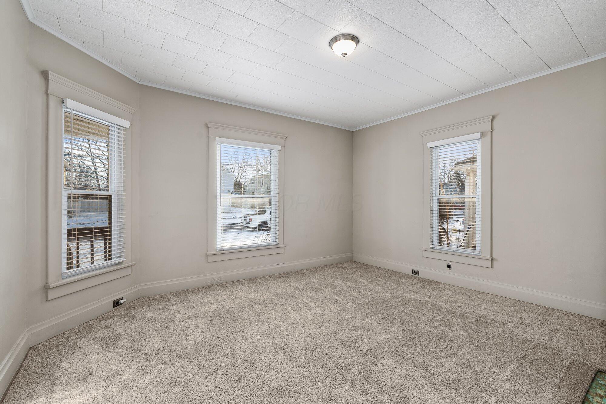 447 Windsor Street Property Photo 7