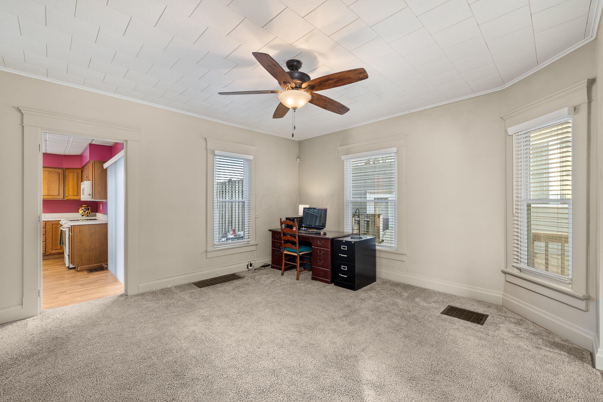 447 Windsor Street Property Photo 10