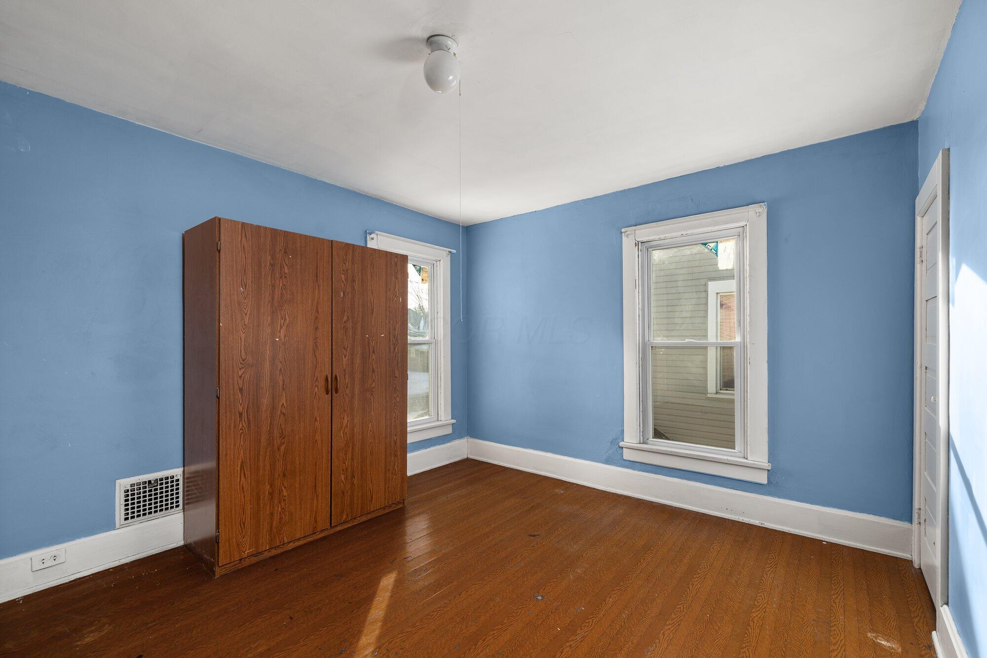 447 Windsor Street Property Photo 24