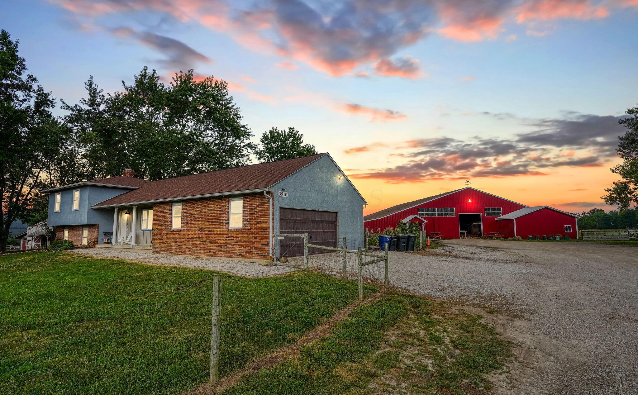 3910 Summit View Road Property Photo 1