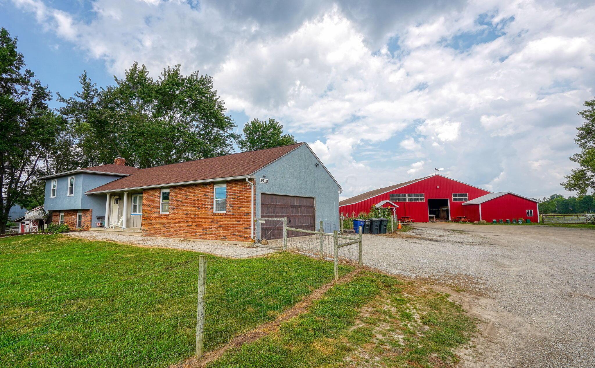 3910 Summit View Road Property Photo 2