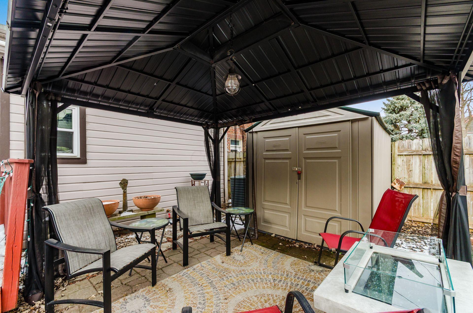 1046 Summit Street Property Photo 41