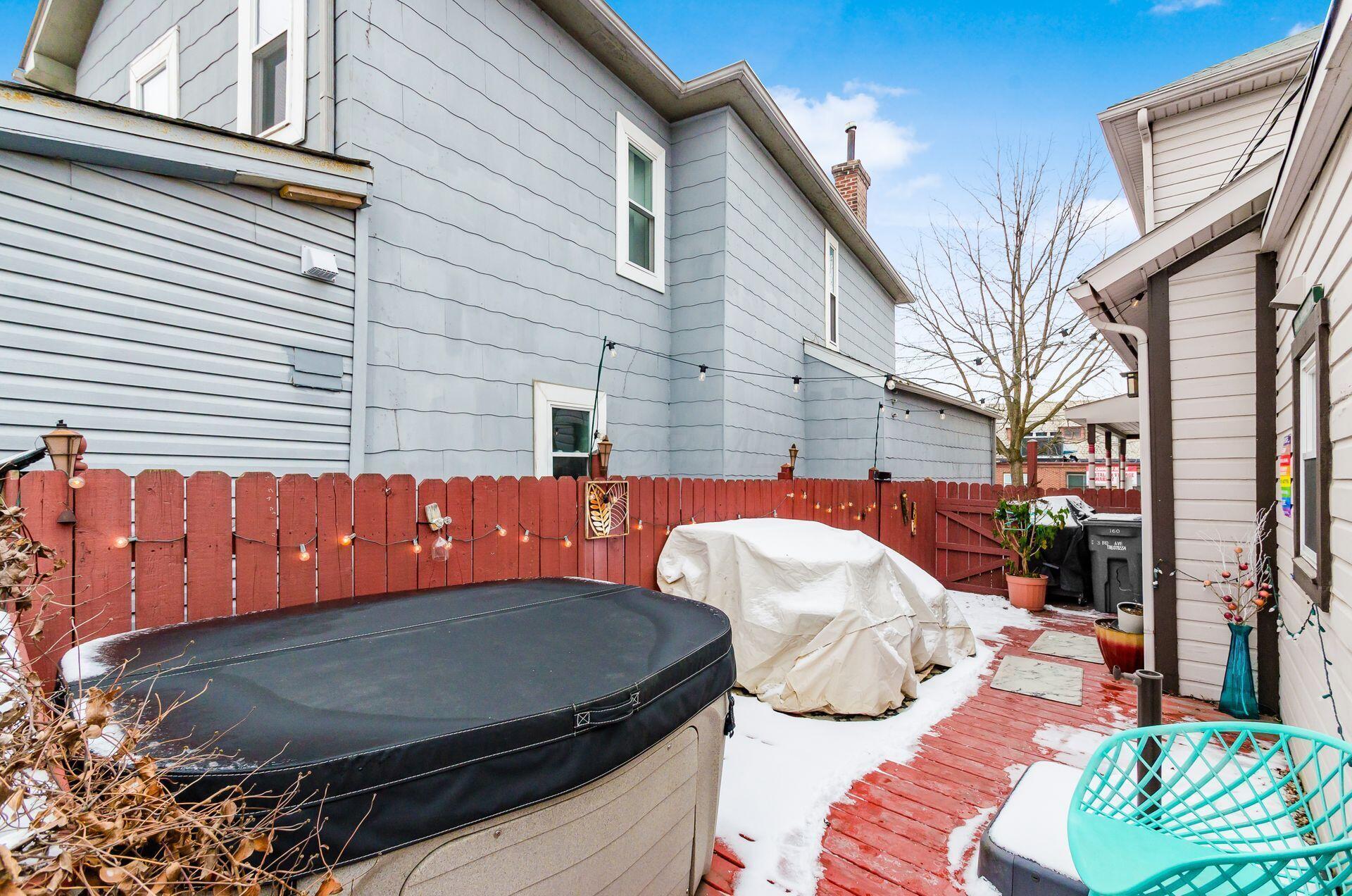 1046 Summit Street Property Photo 42