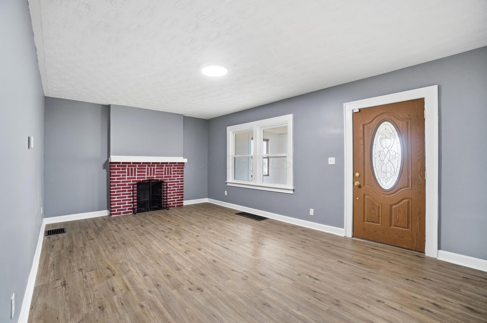 330 Larchmont Avenue Property Photo 5