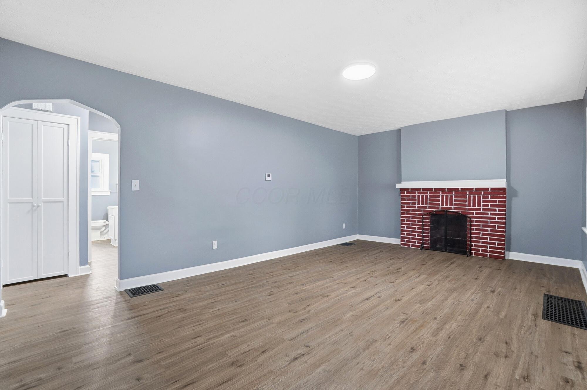 330 Larchmont Avenue Property Photo 6