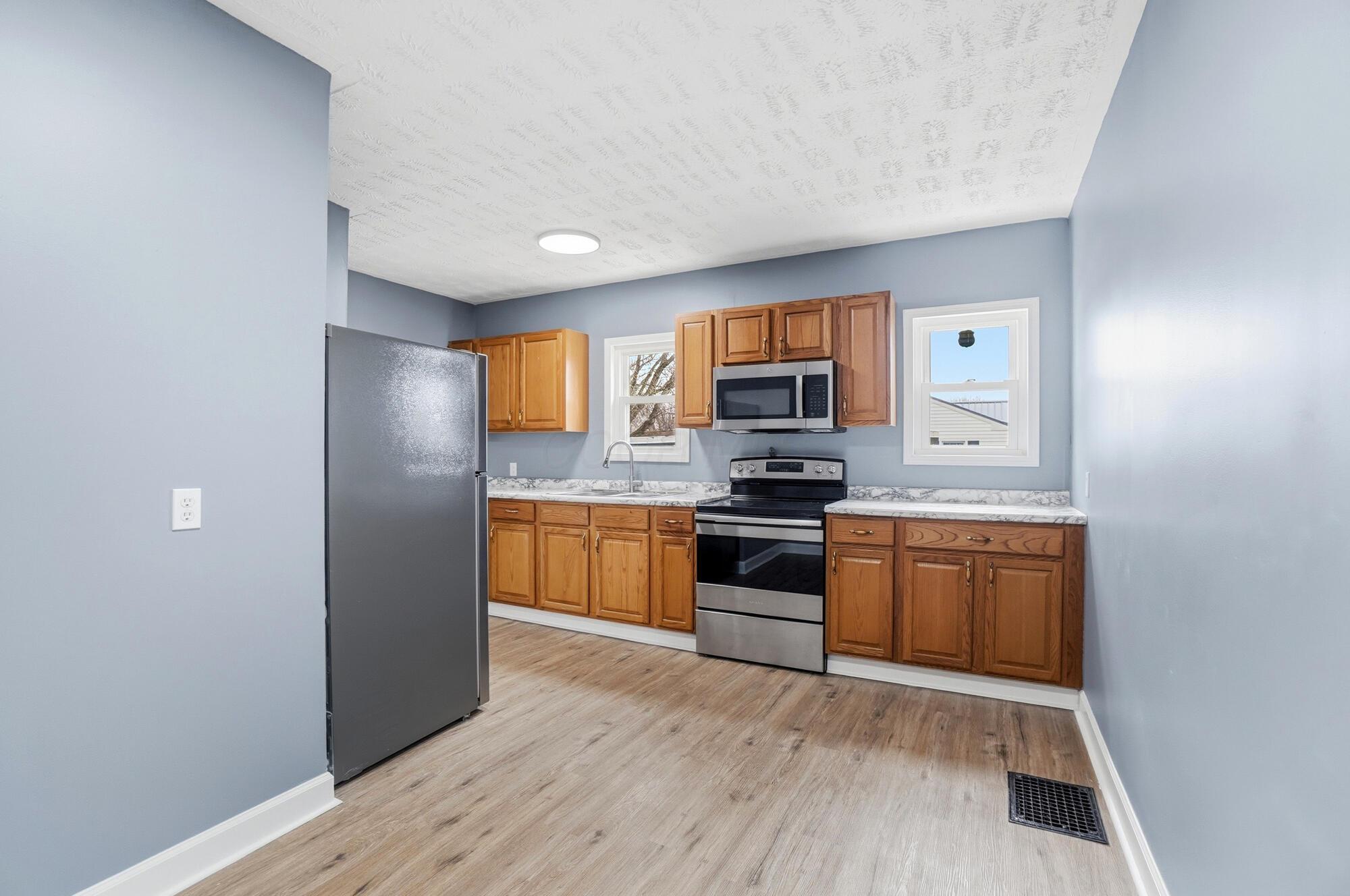 330 Larchmont Avenue Property Photo 8