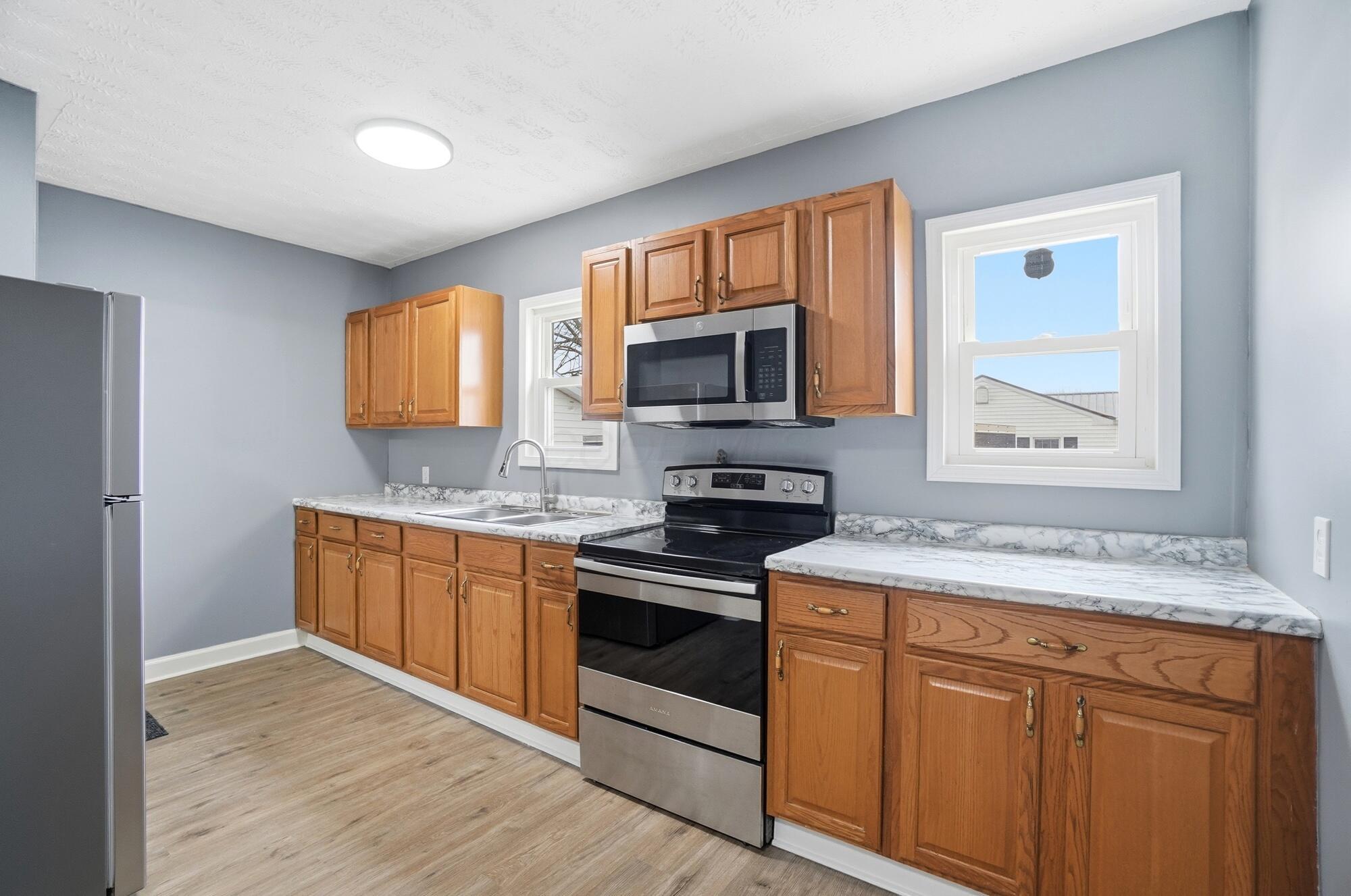 330 Larchmont Avenue Property Photo 9