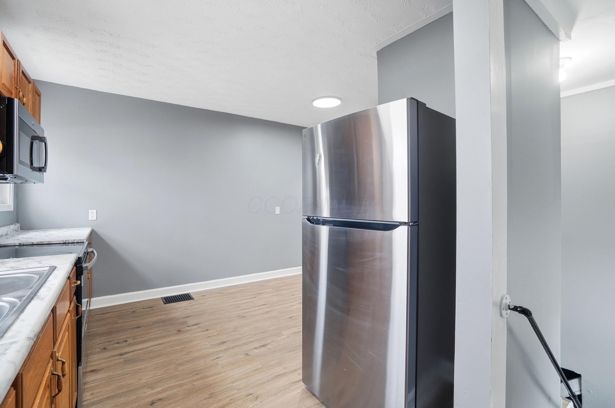 330 Larchmont Avenue Property Photo 11
