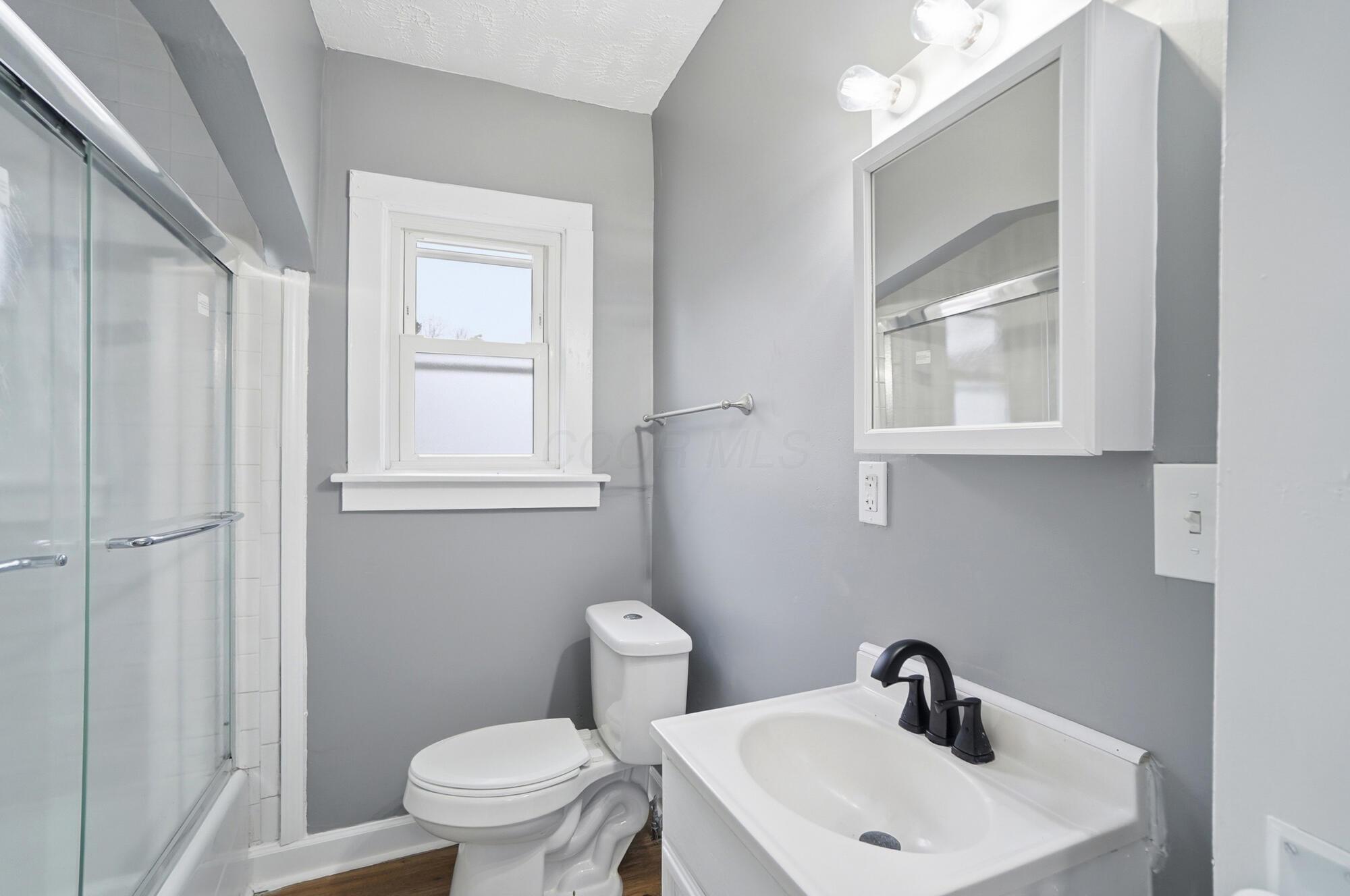 330 Larchmont Avenue Property Photo 15