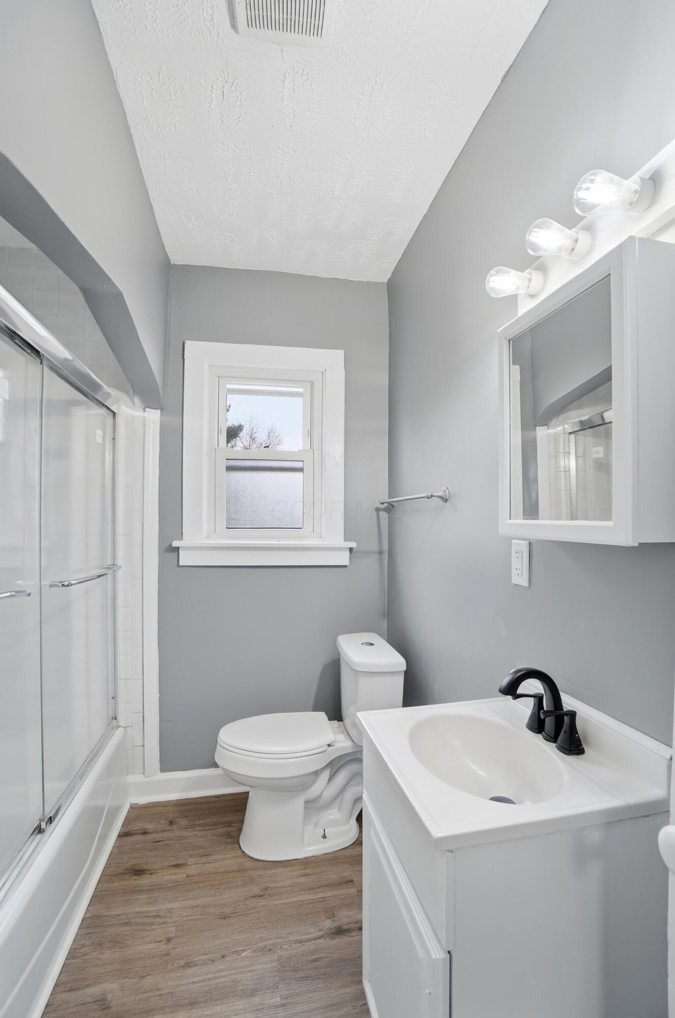 330 Larchmont Avenue Property Photo 16