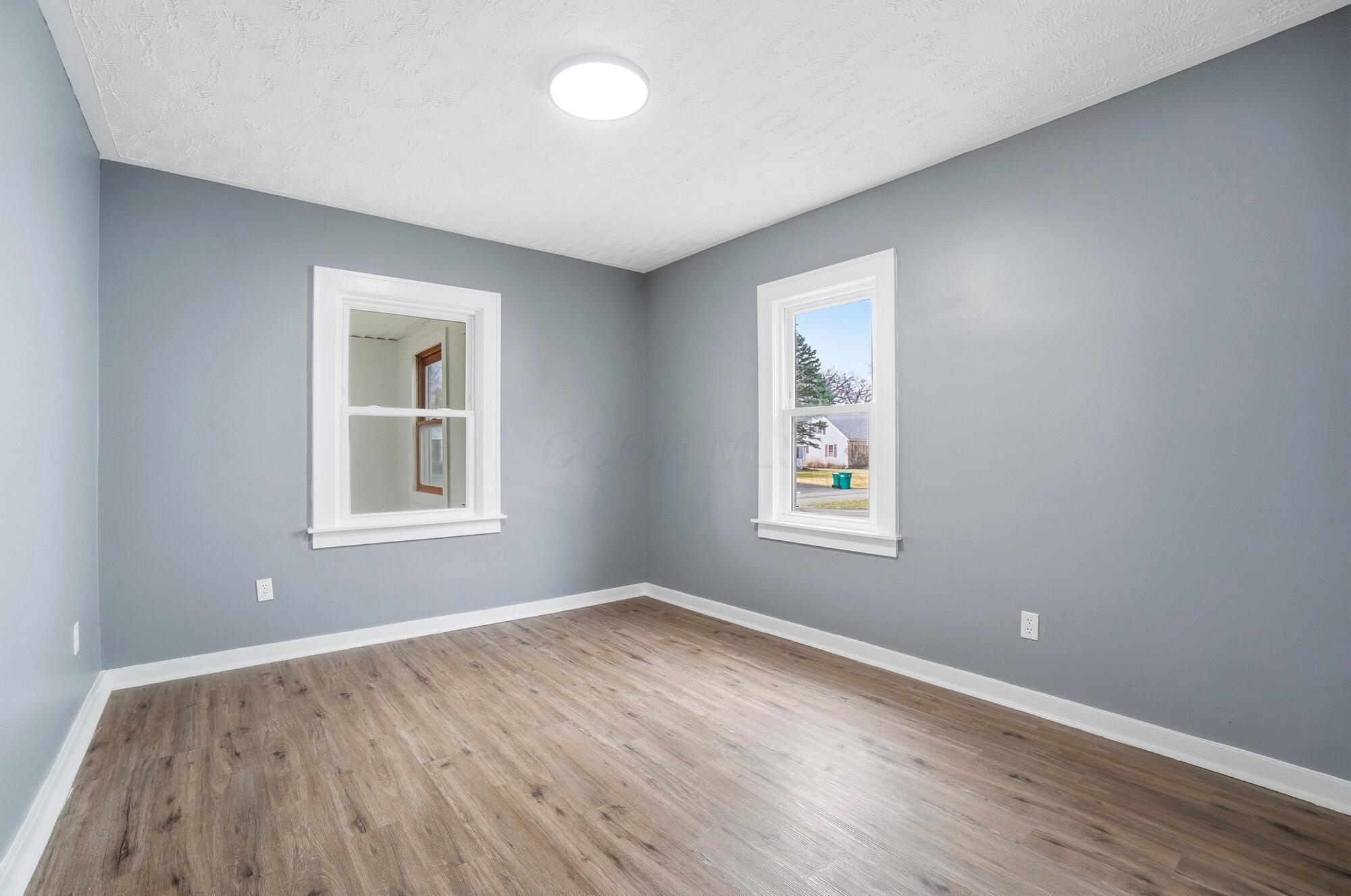 330 Larchmont Avenue Property Photo 19