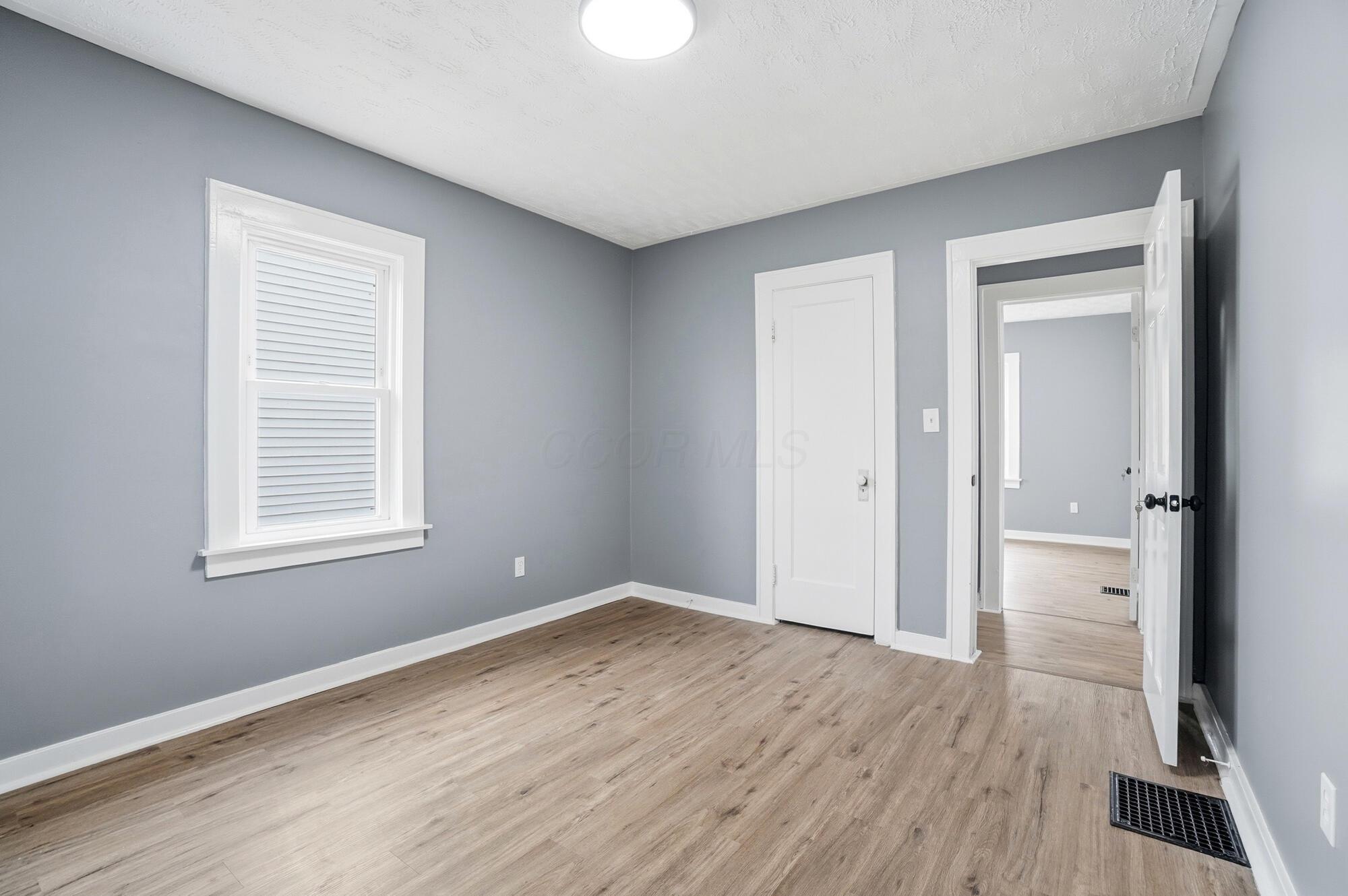 330 Larchmont Avenue Property Photo 20