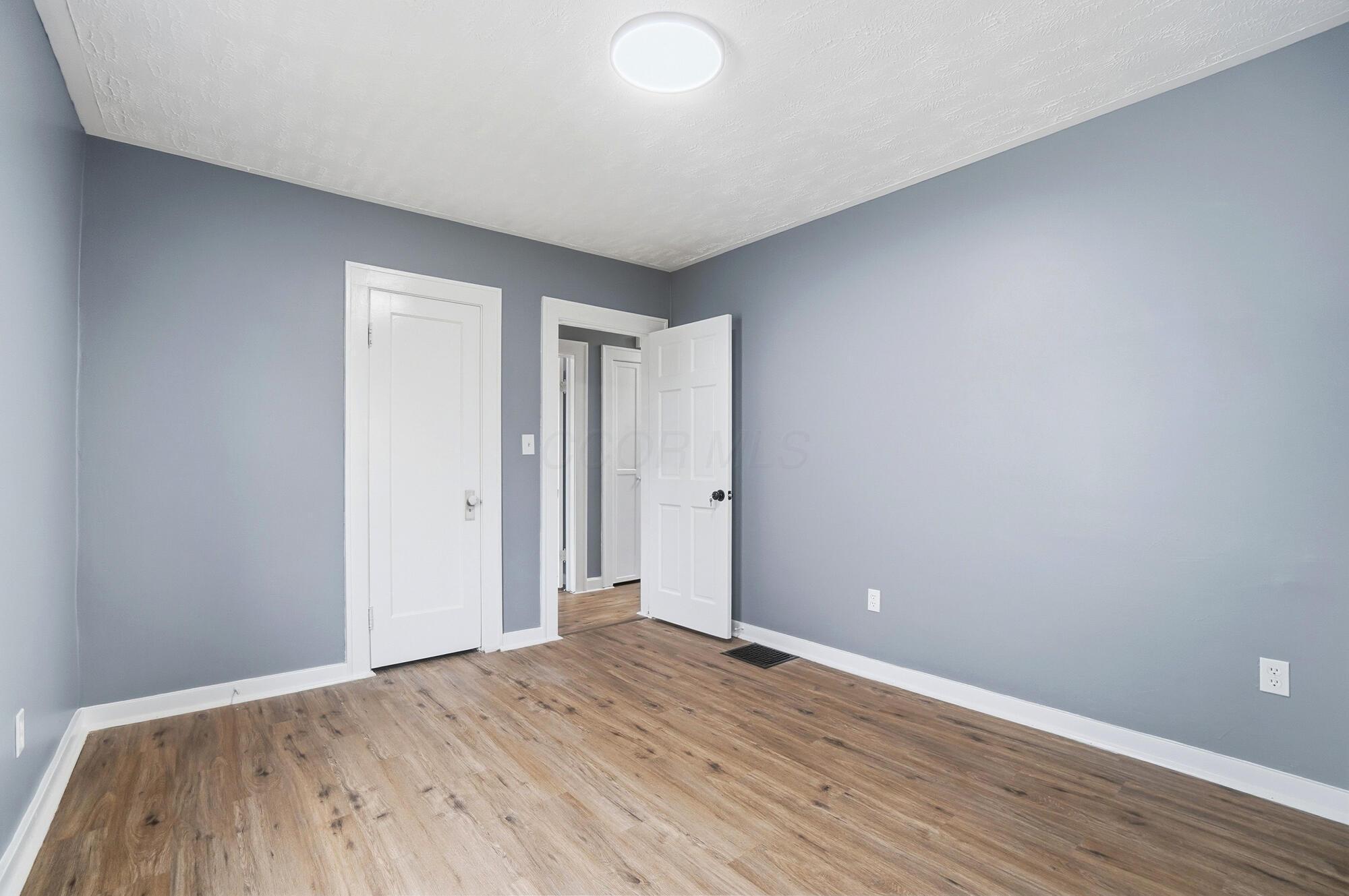 330 Larchmont Avenue Property Photo 21