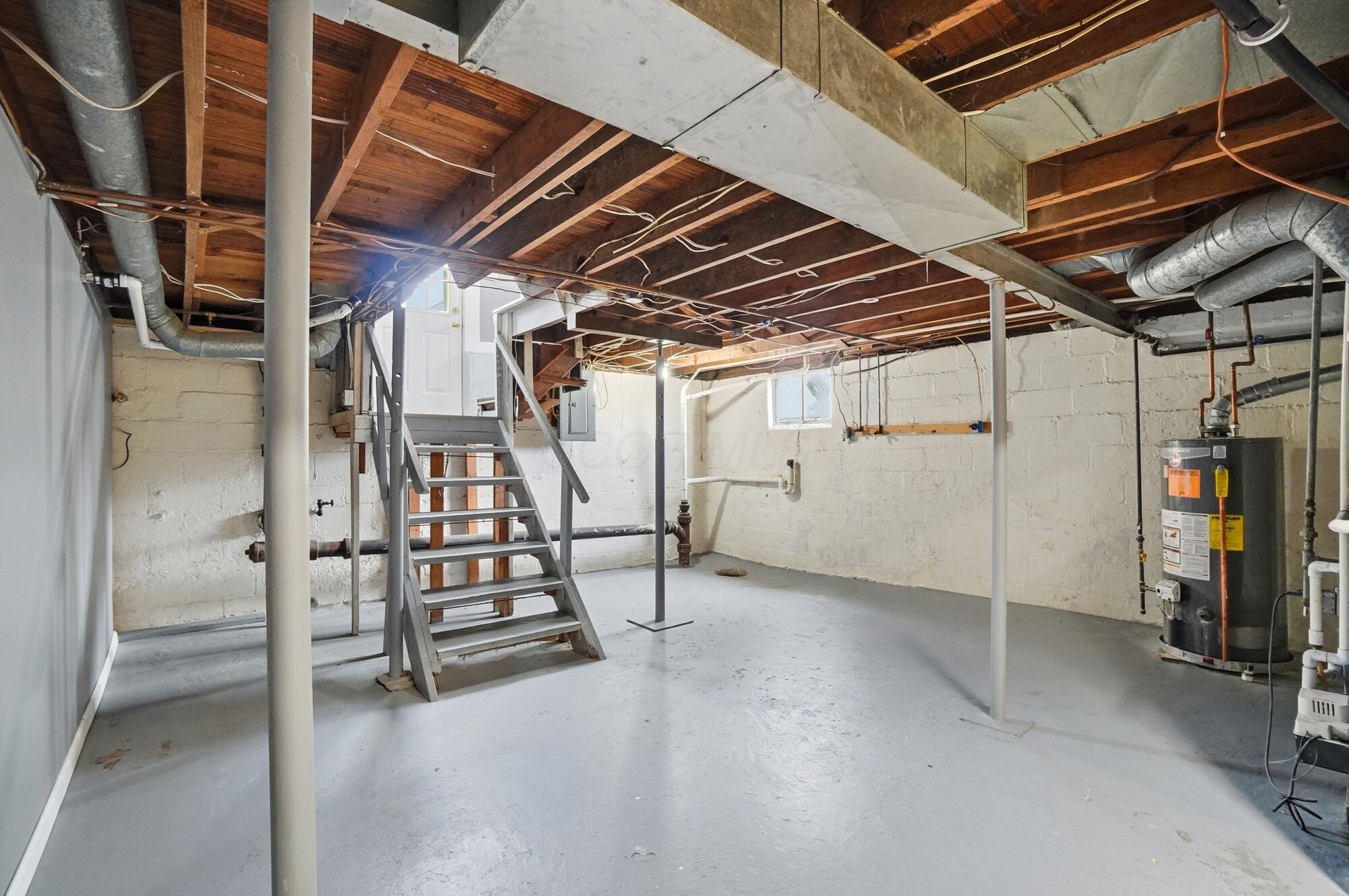 330 Larchmont Avenue Property Photo 22