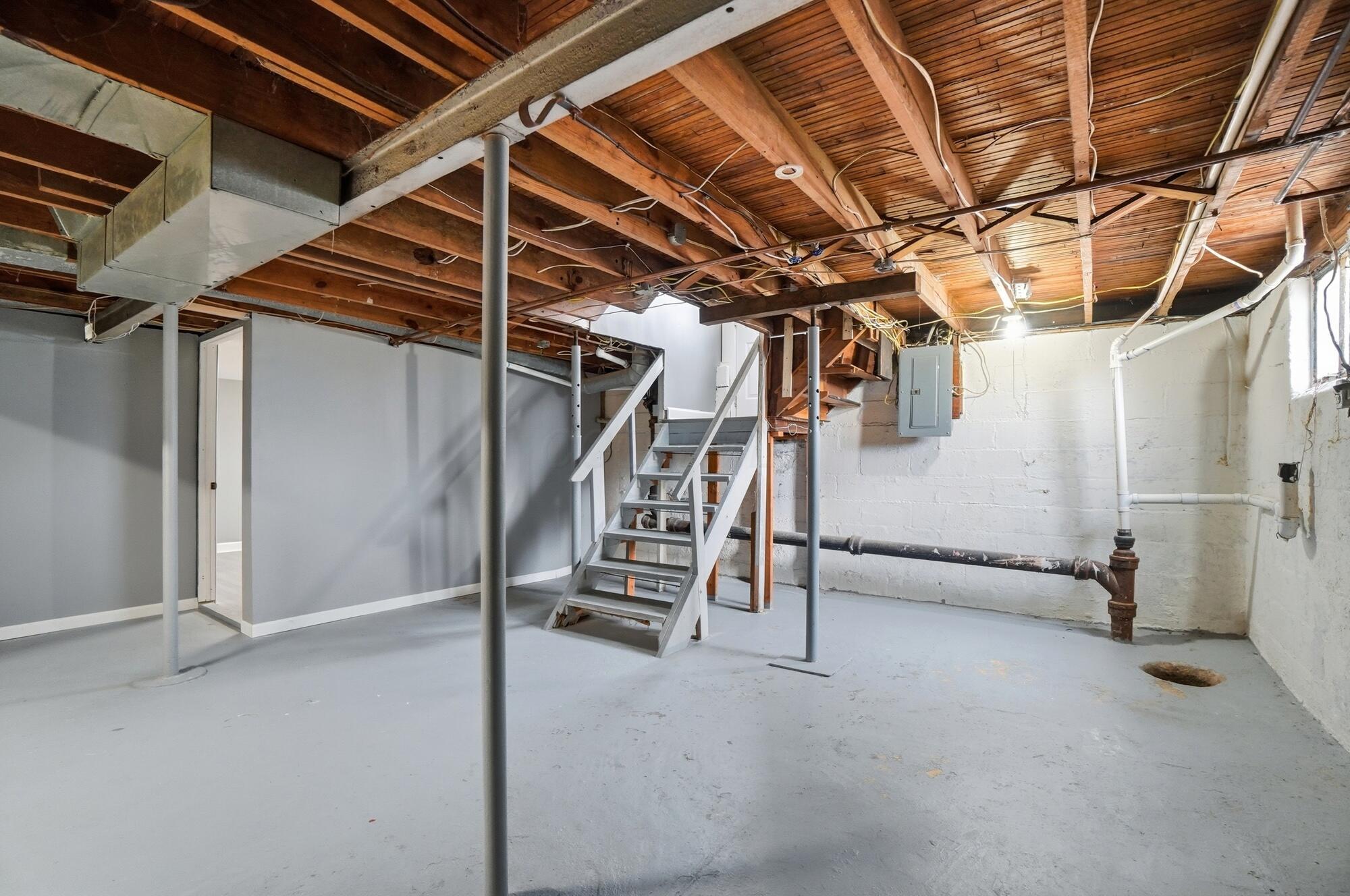 330 Larchmont Avenue Property Photo 23