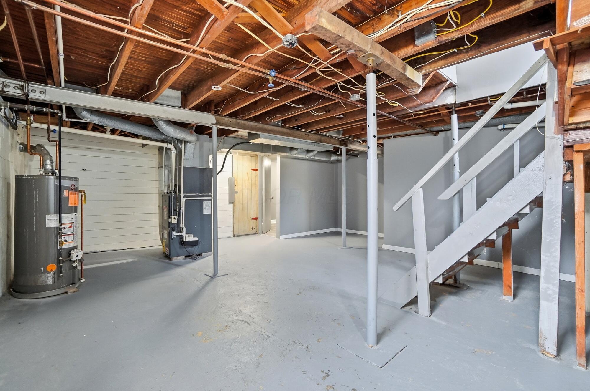 330 Larchmont Avenue Property Photo 24