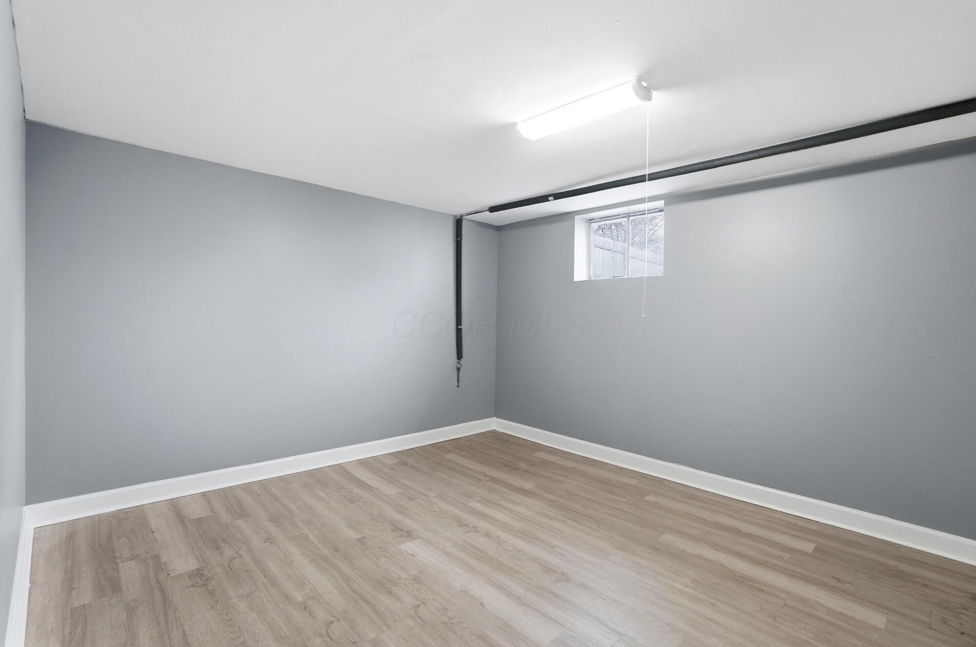 330 Larchmont Avenue Property Photo 25