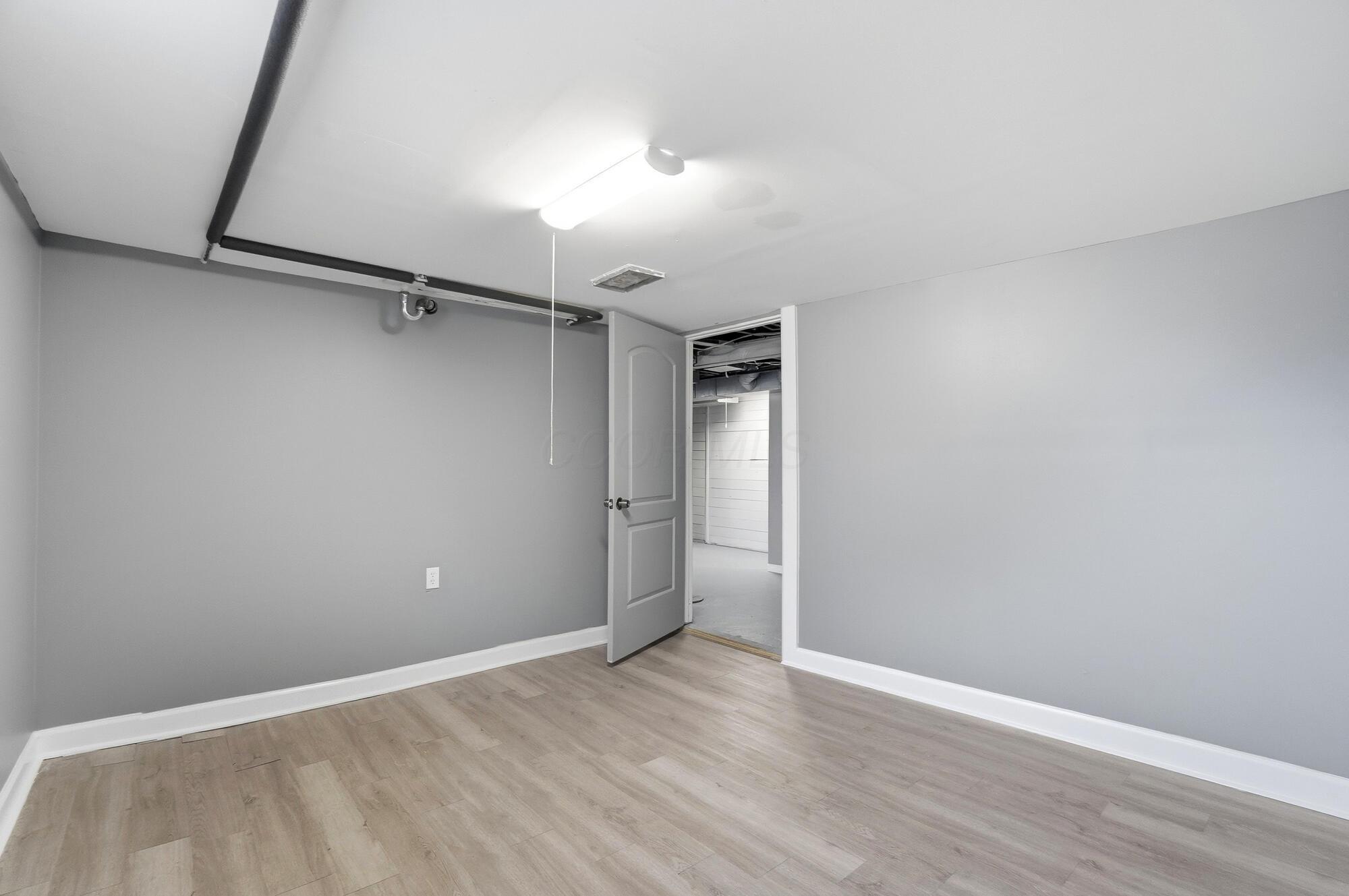 330 Larchmont Avenue Property Photo 26