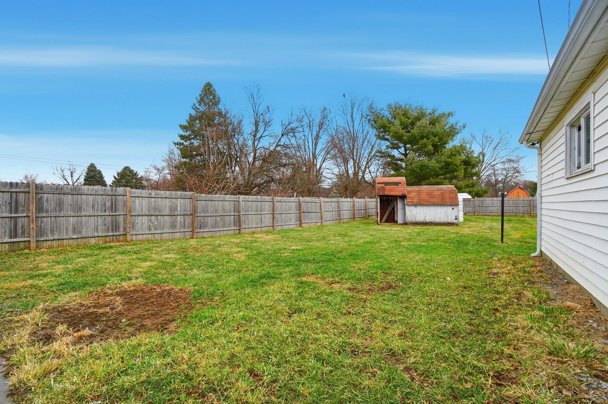 330 Larchmont Avenue Property Photo 34