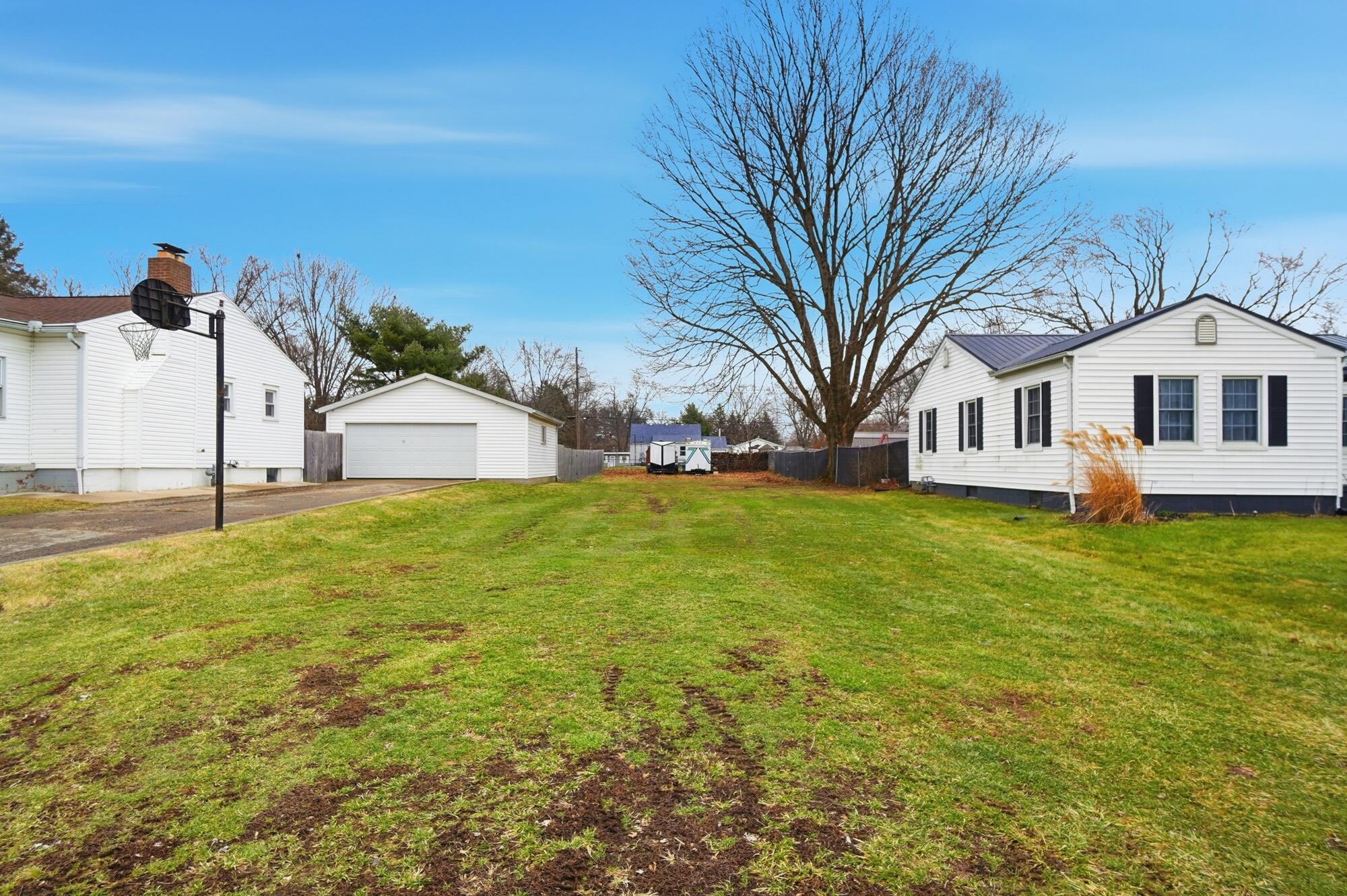 330 Larchmont Avenue Property Photo 40
