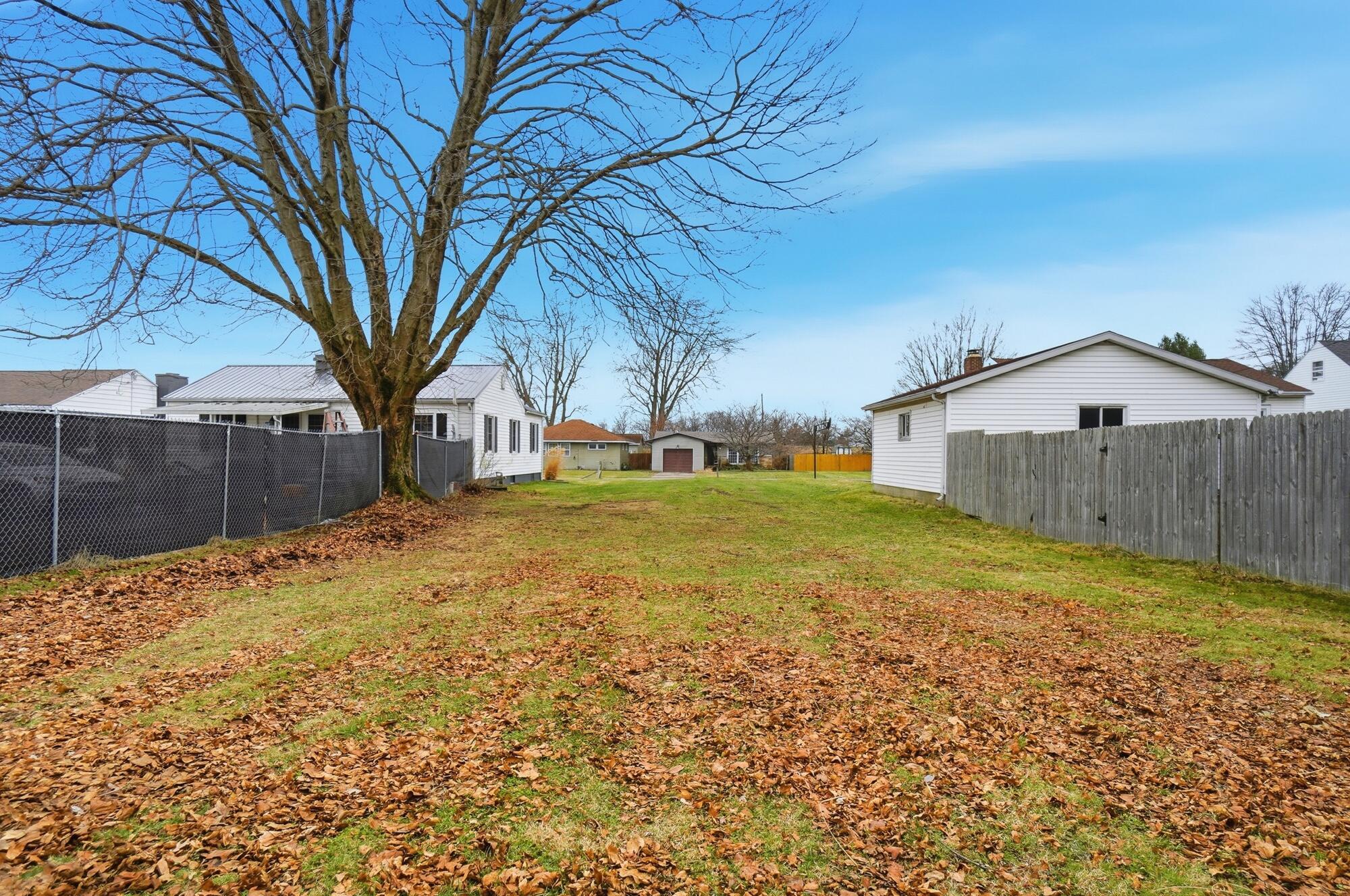 330 Larchmont Avenue Property Photo 41