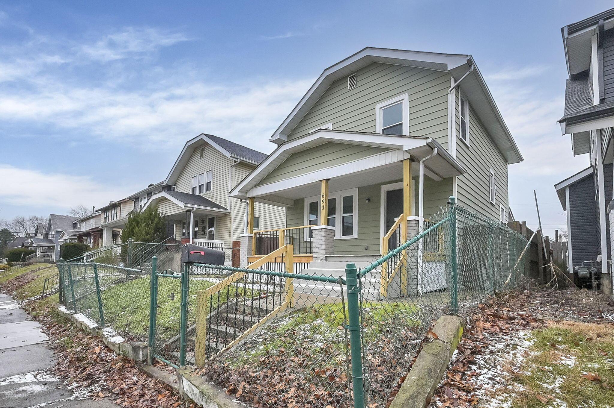 693 Thurman Avenue Property Photo 3