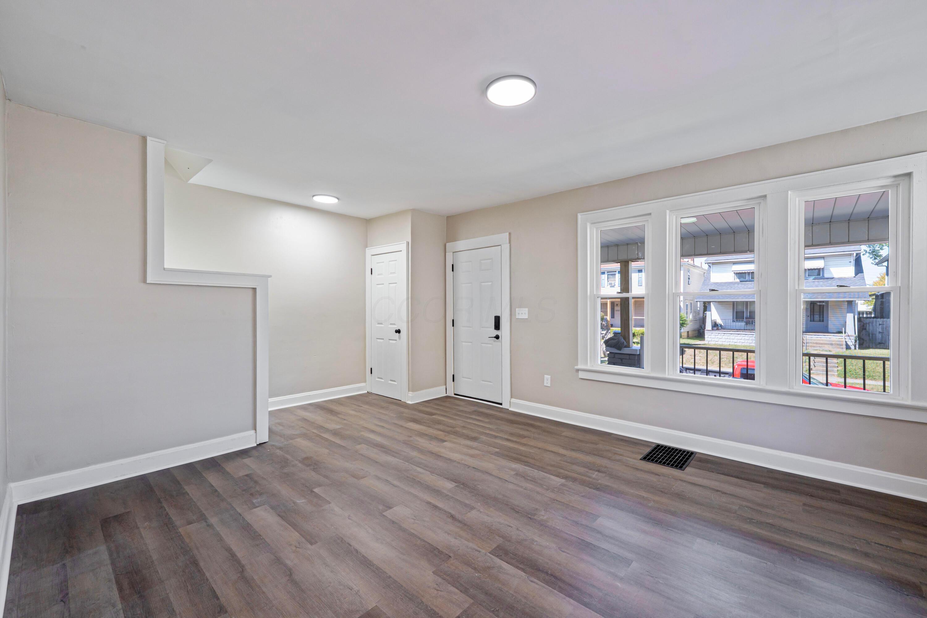 693 Thurman Avenue Property Photo 8