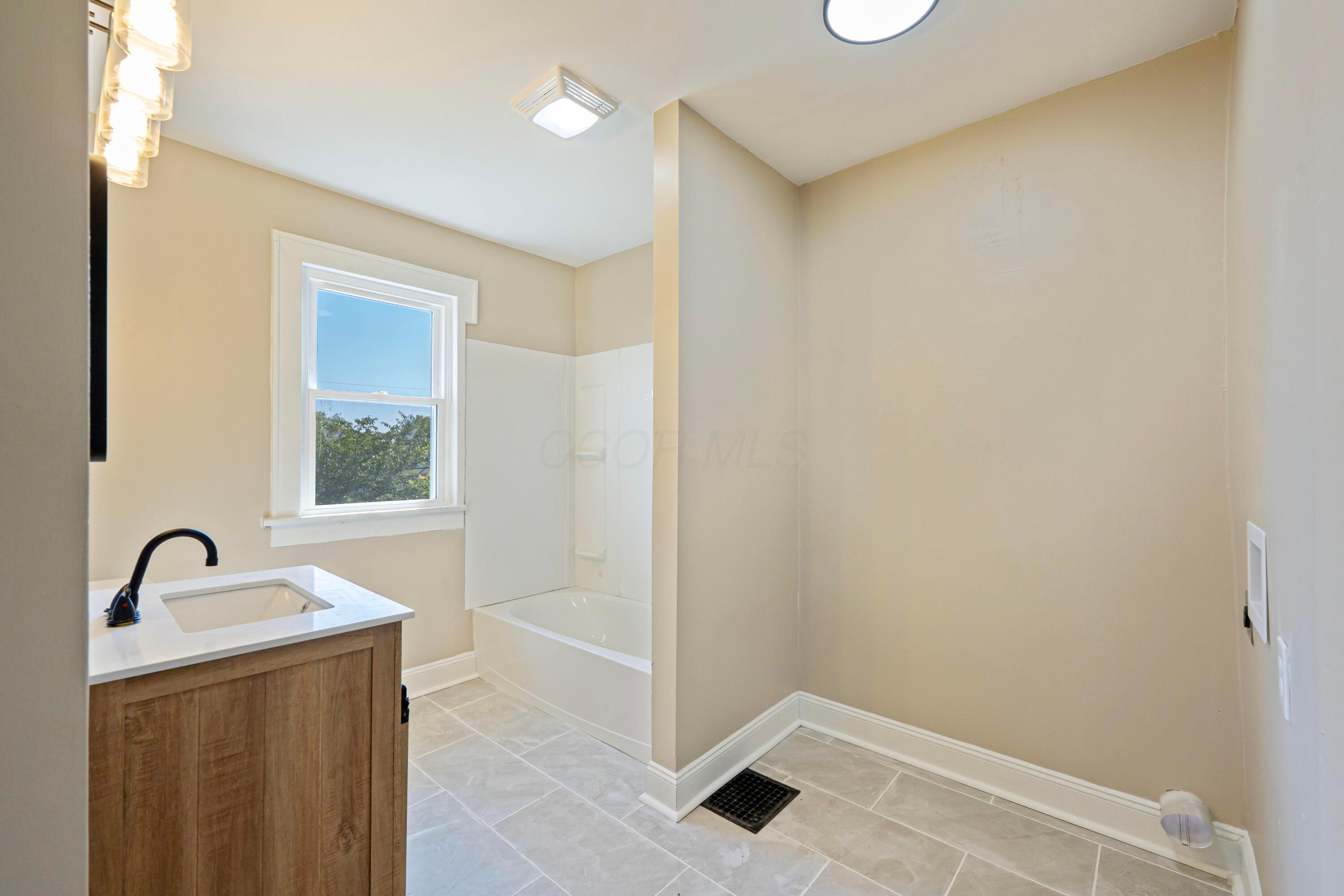 693 Thurman Avenue Property Photo 22