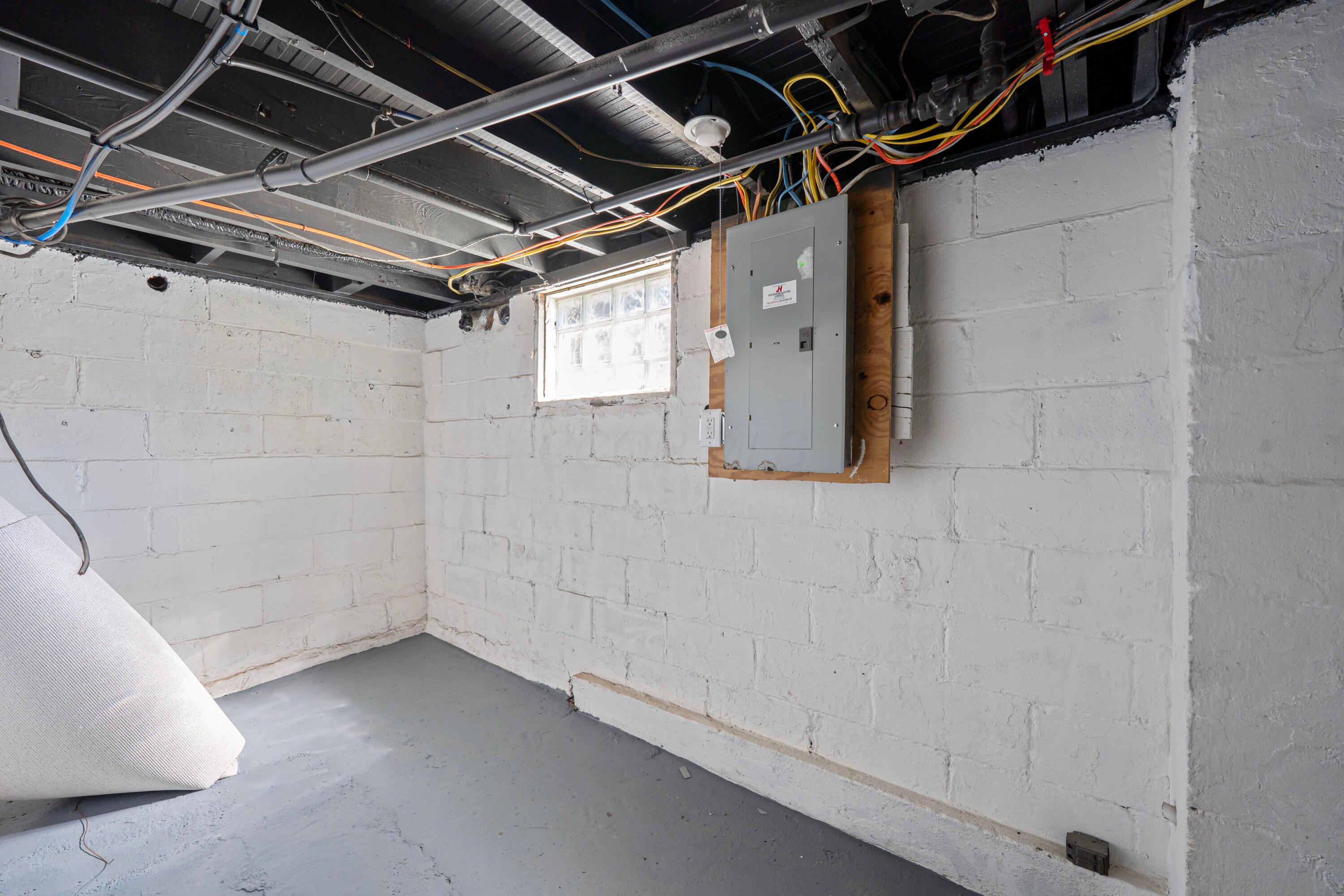693 Thurman Avenue Property Photo 31