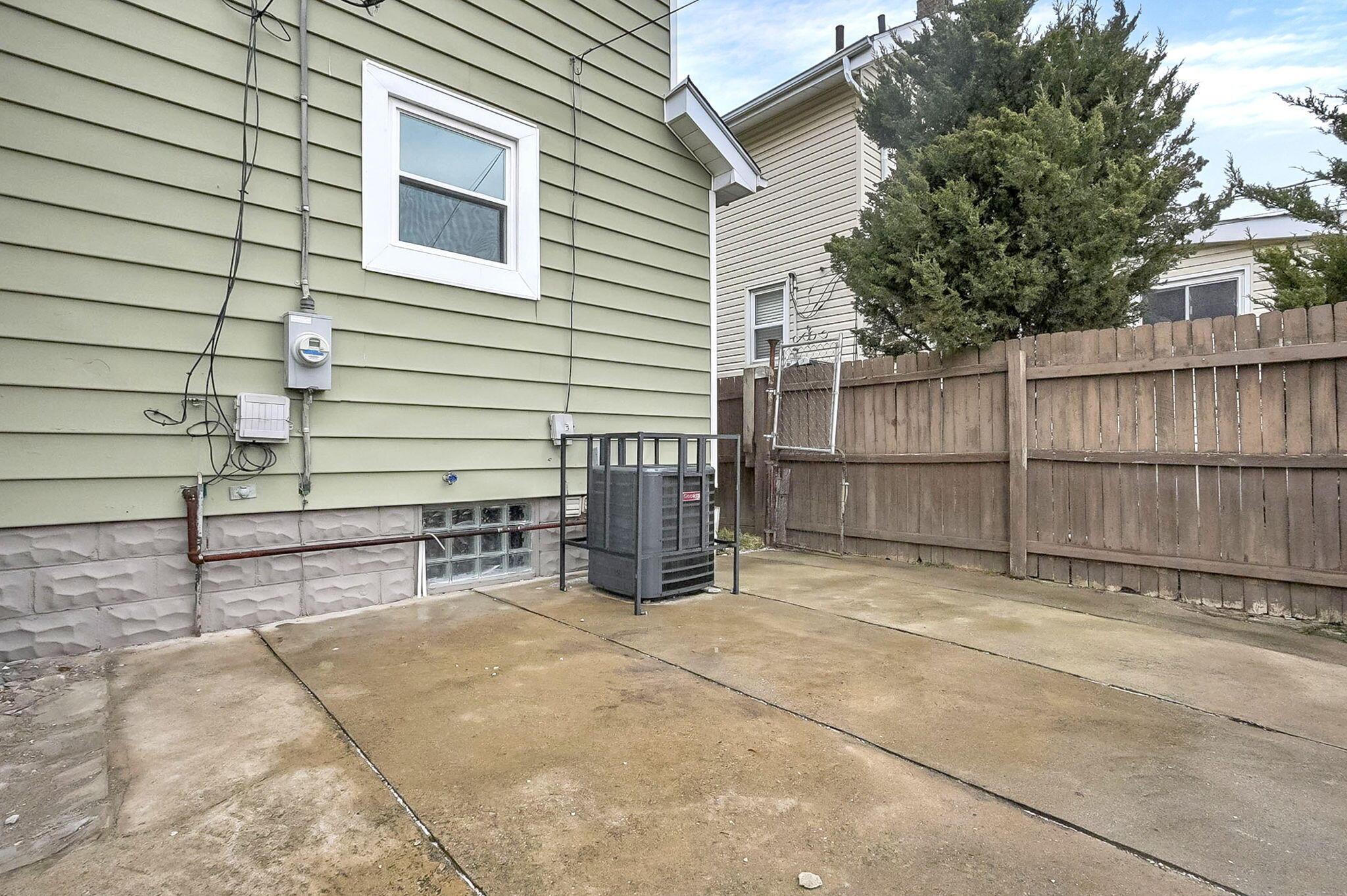 693 Thurman Avenue Property Photo 35