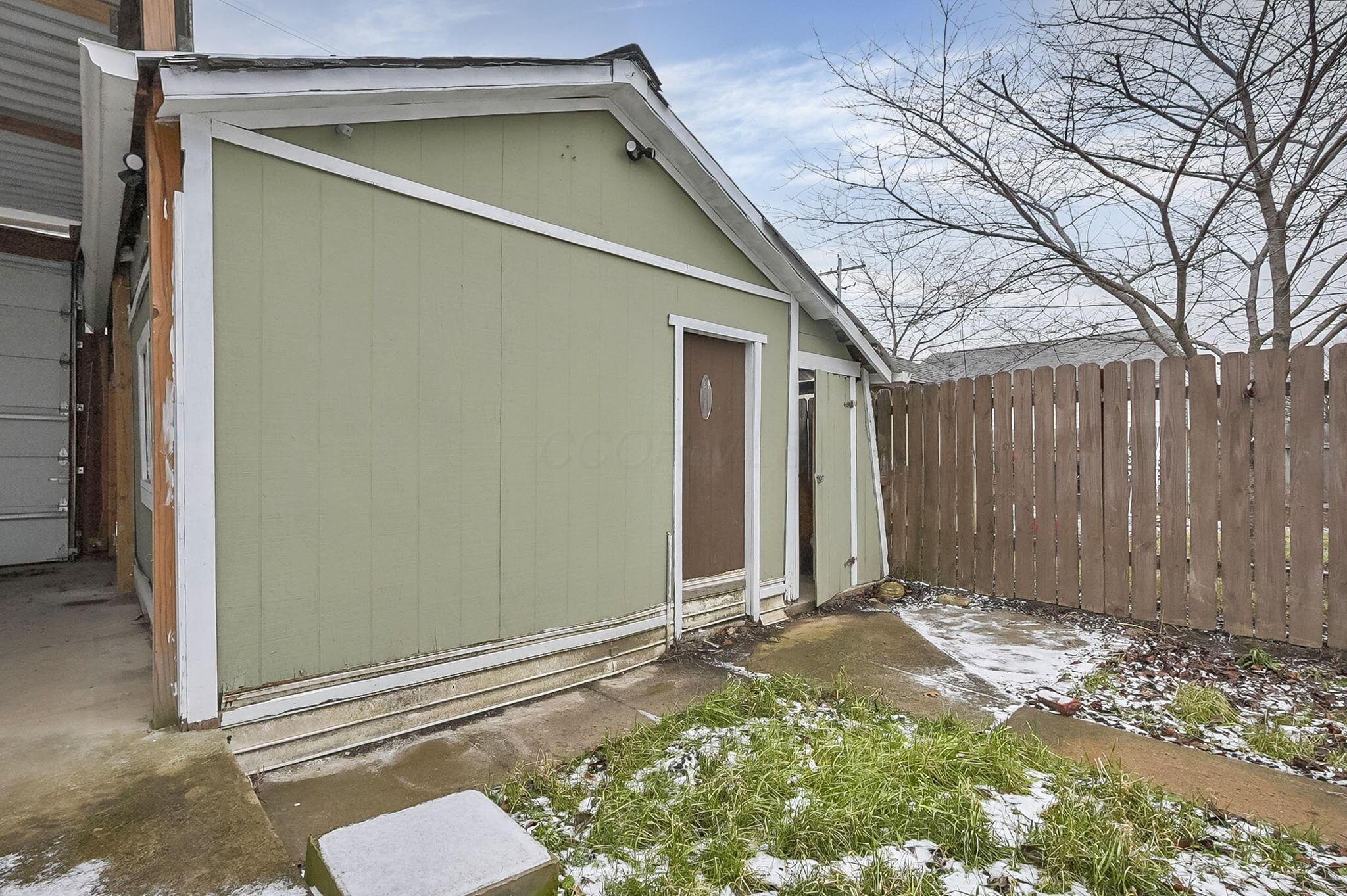 693 Thurman Avenue Property Photo 36