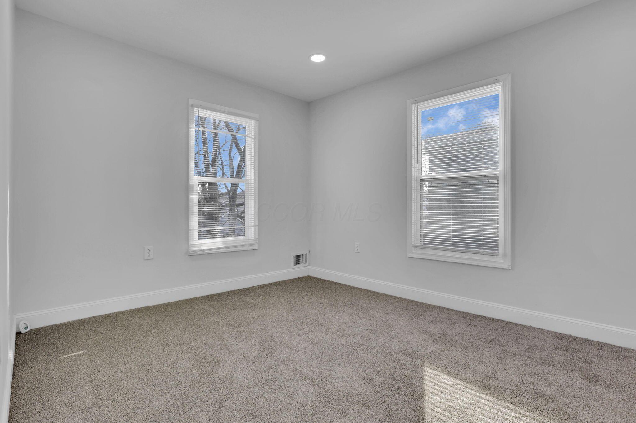 515 E Mithoff Street Property Photo 23
