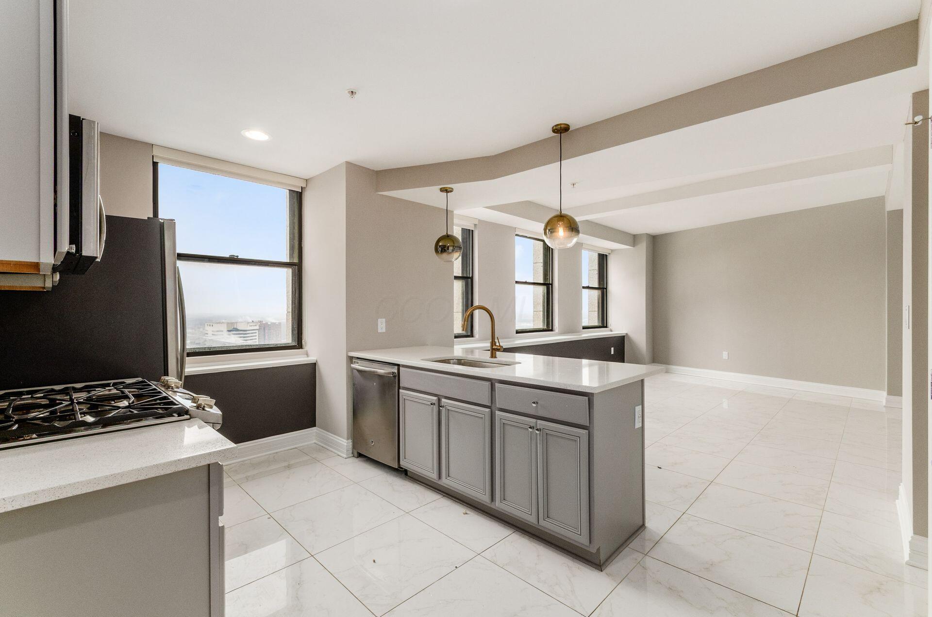 50 W Broad Street, 2101 Property Photo 1