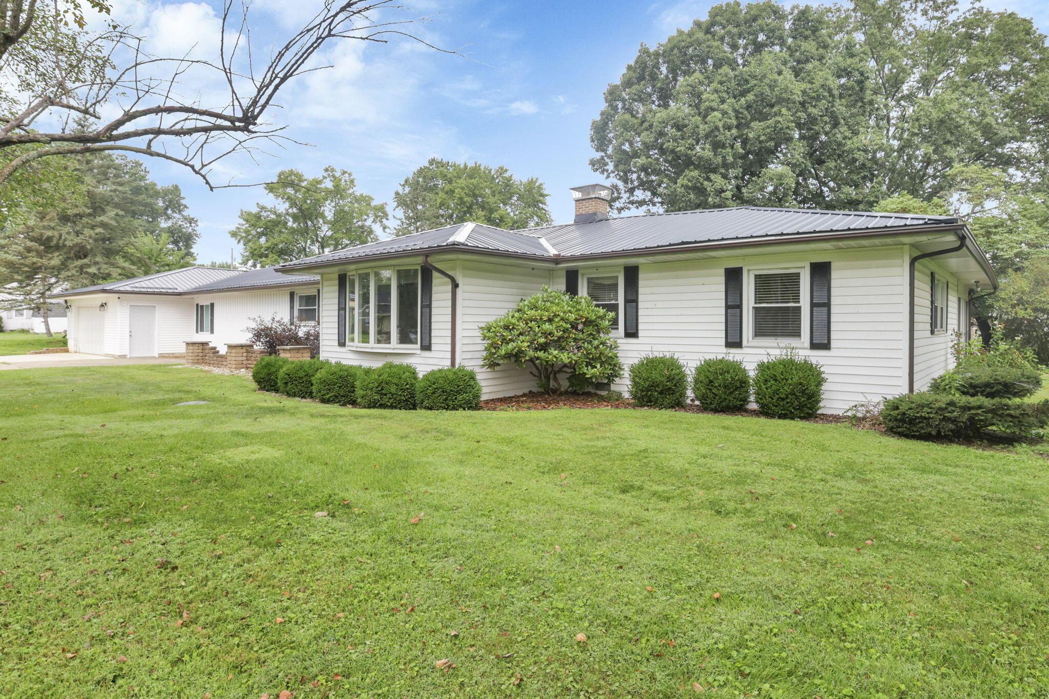 122 Wilshire Drive Property Photo 1