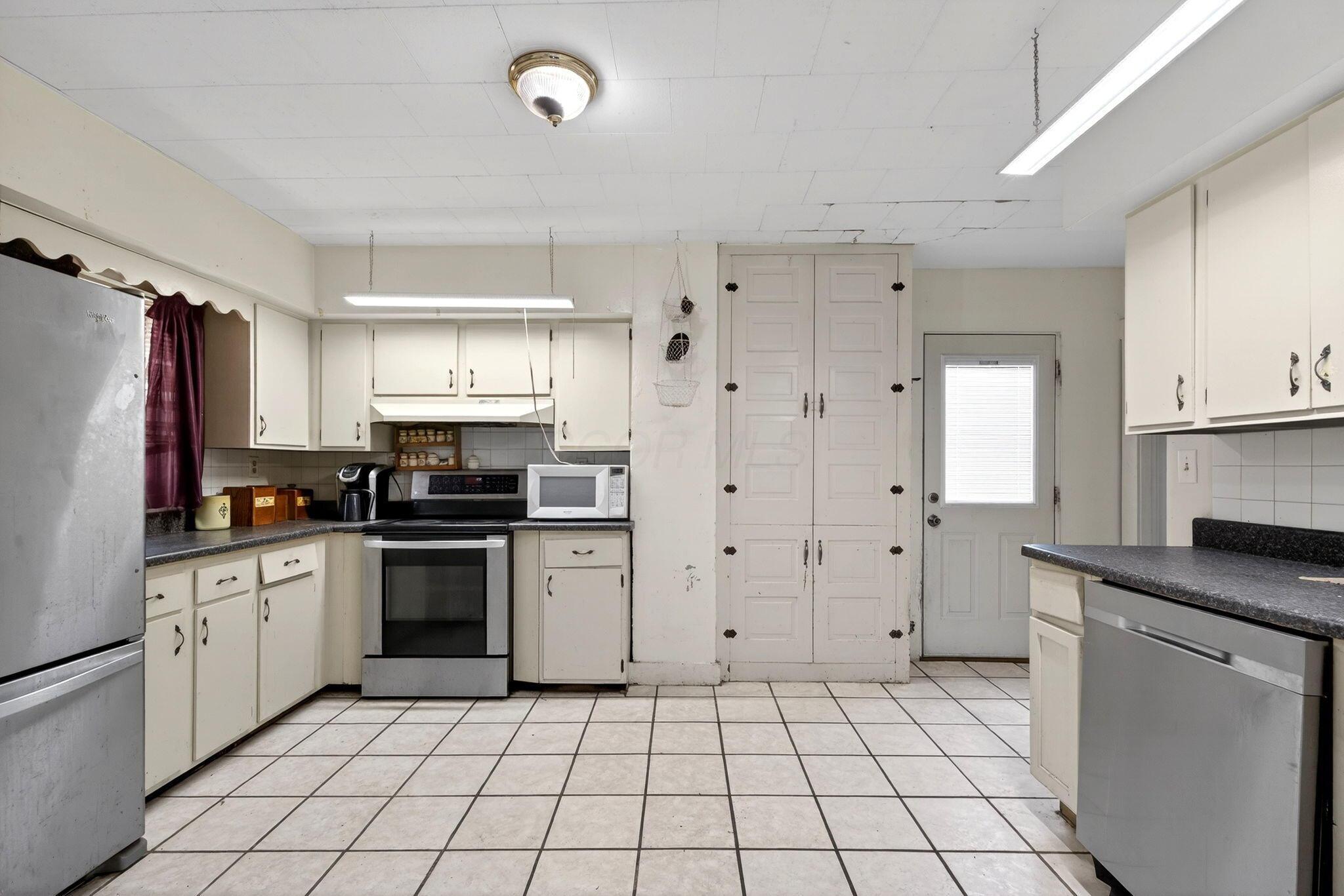 1682 Edwards Avenue Property Photo 3