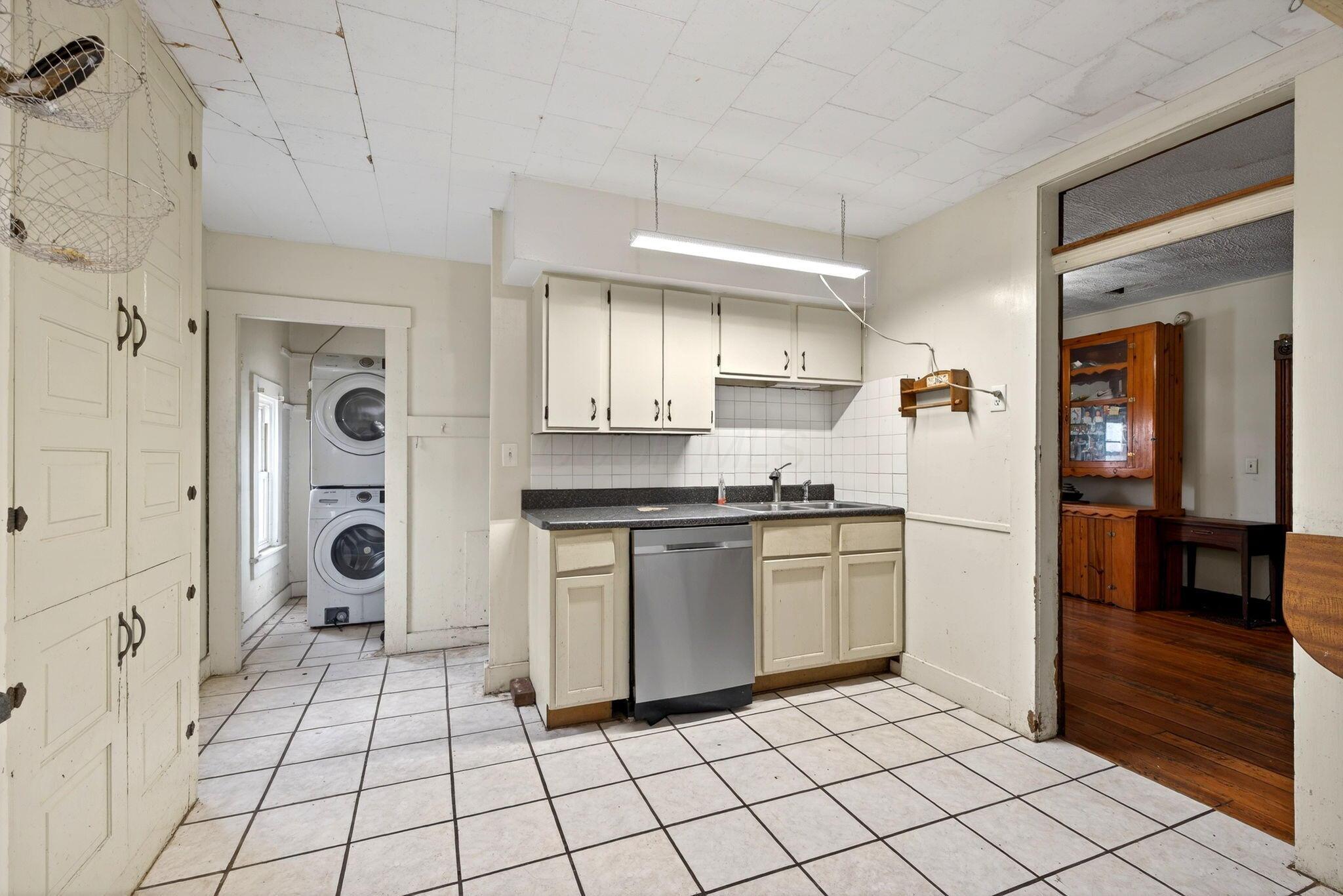 1682 Edwards Avenue Property Photo 16