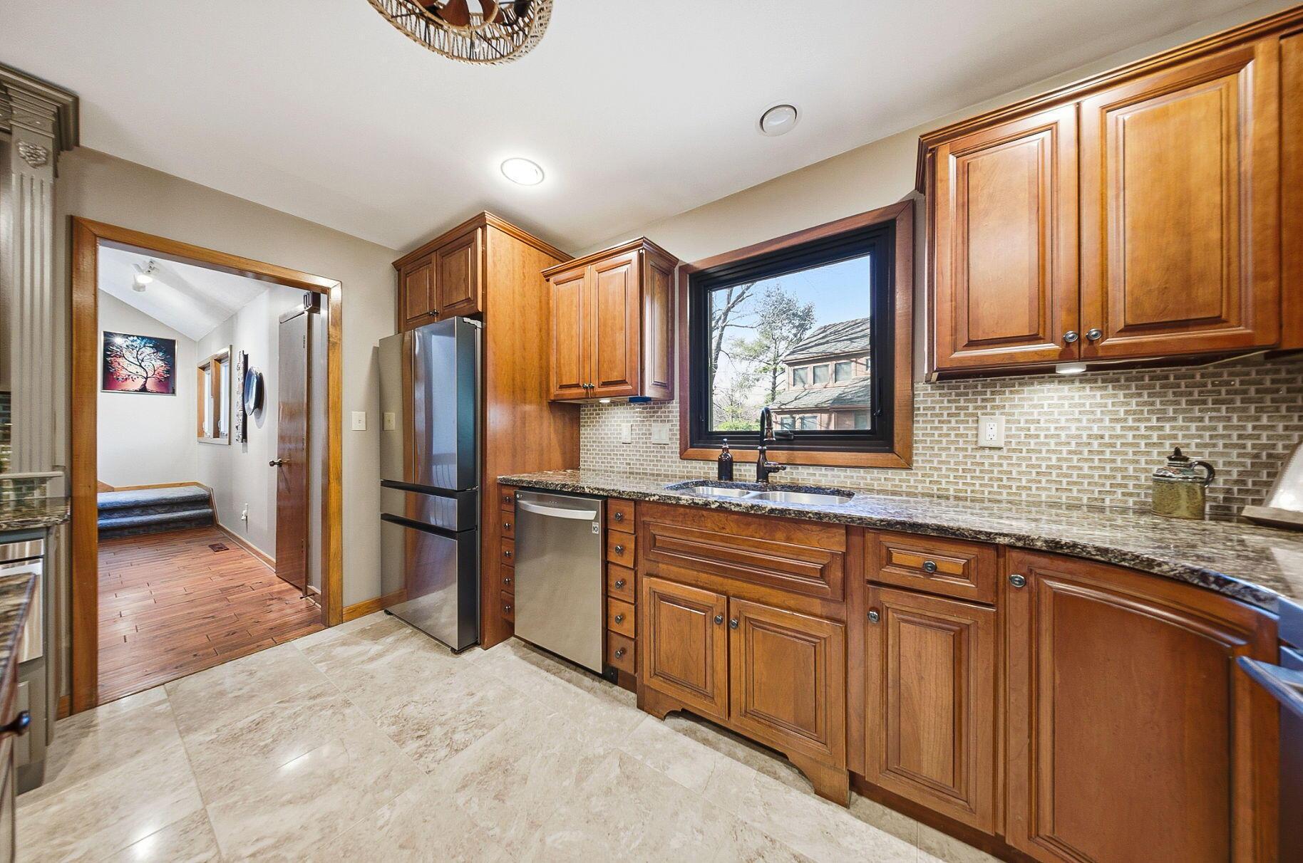 487 Beachside Drive Property Photo 20