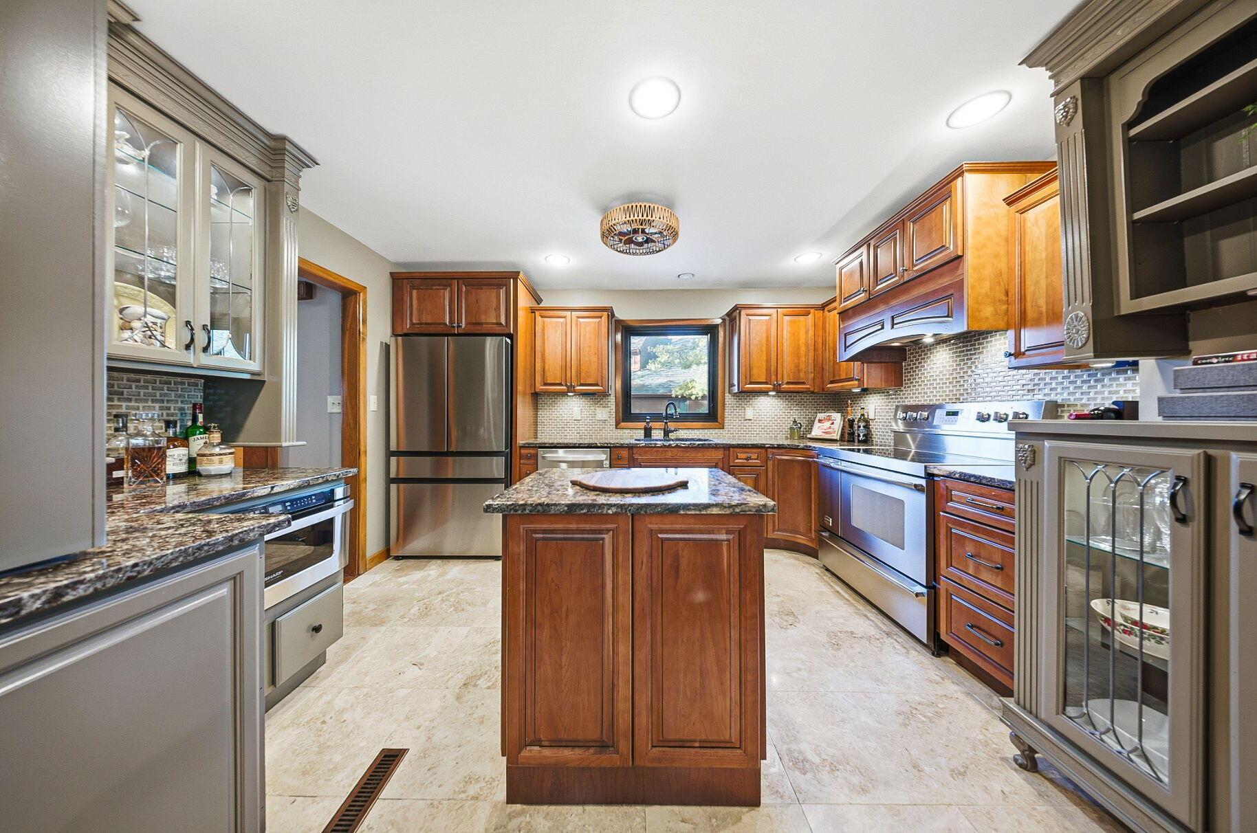 487 Beachside Drive Property Photo 22