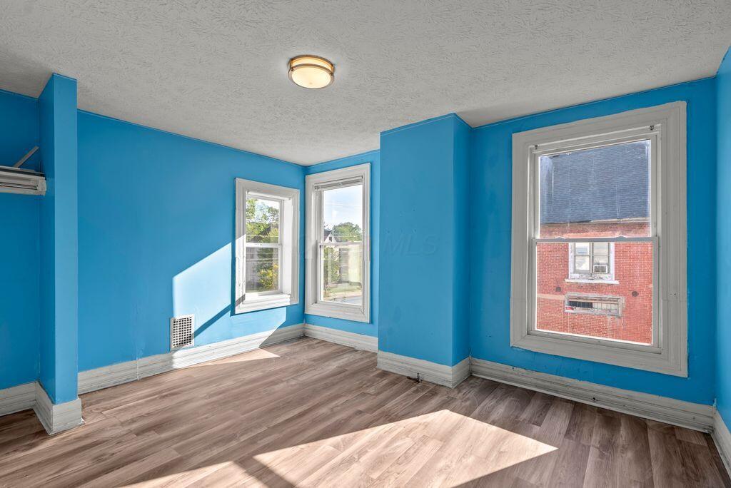 1121 E Livingston Avenue Property Photo 19