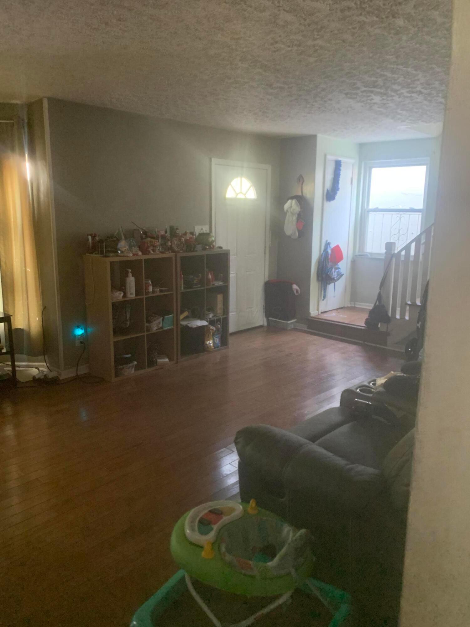940 Lilley Avenue Property Photo 4