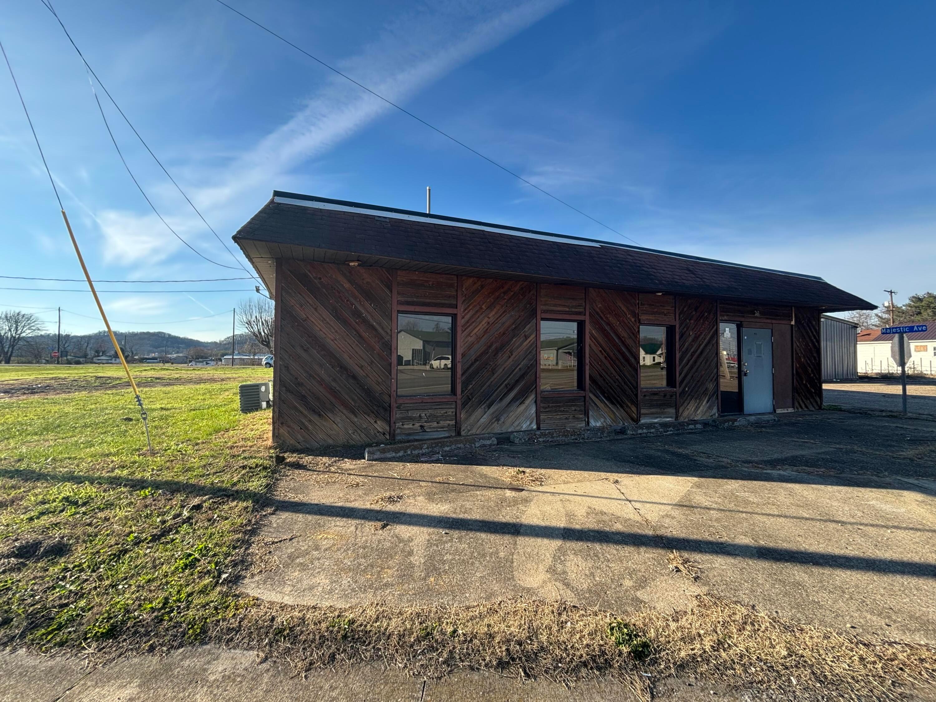 392 State Route 7 S Property Photo 4
