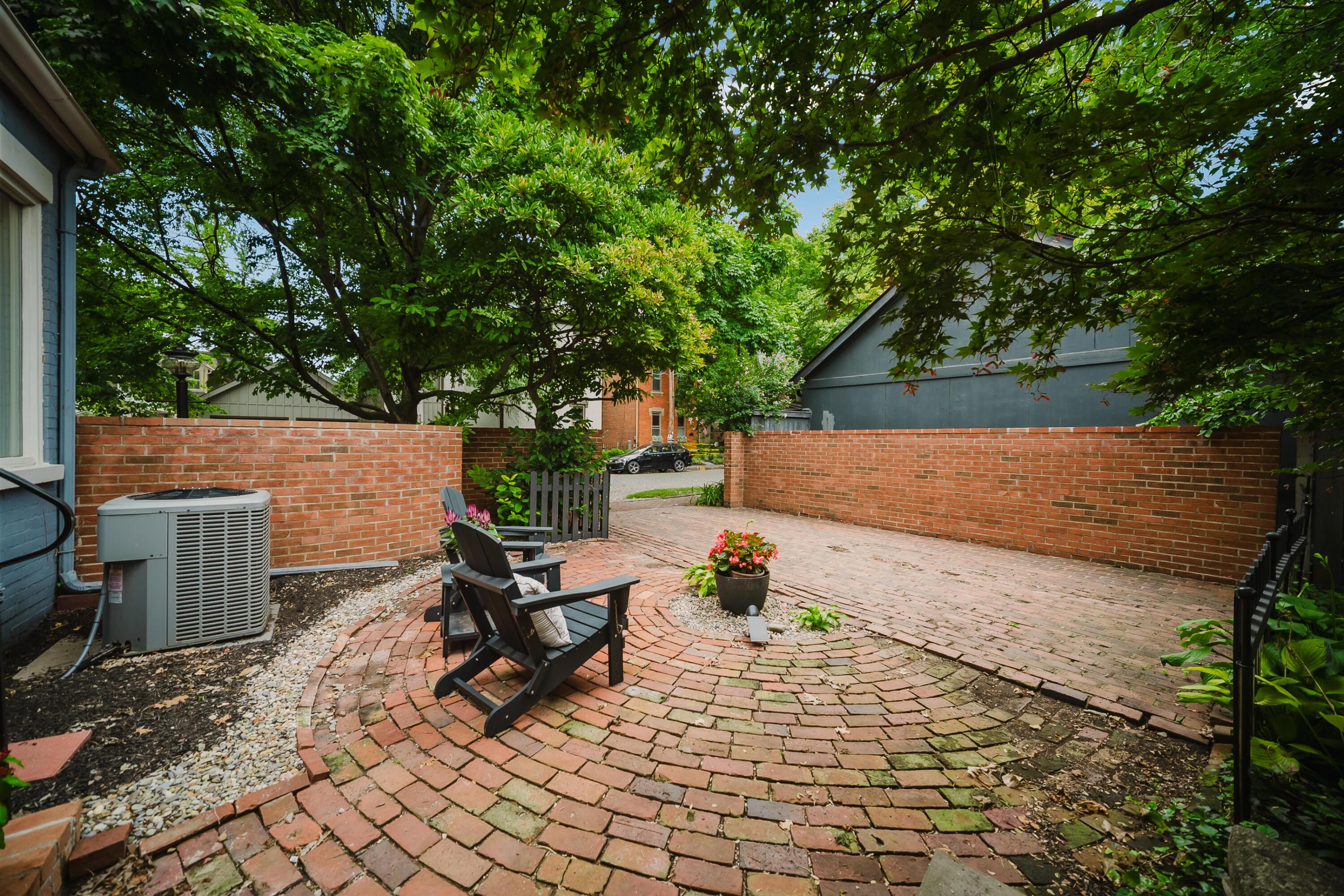 33 E Frankfort Street Property Photo 6