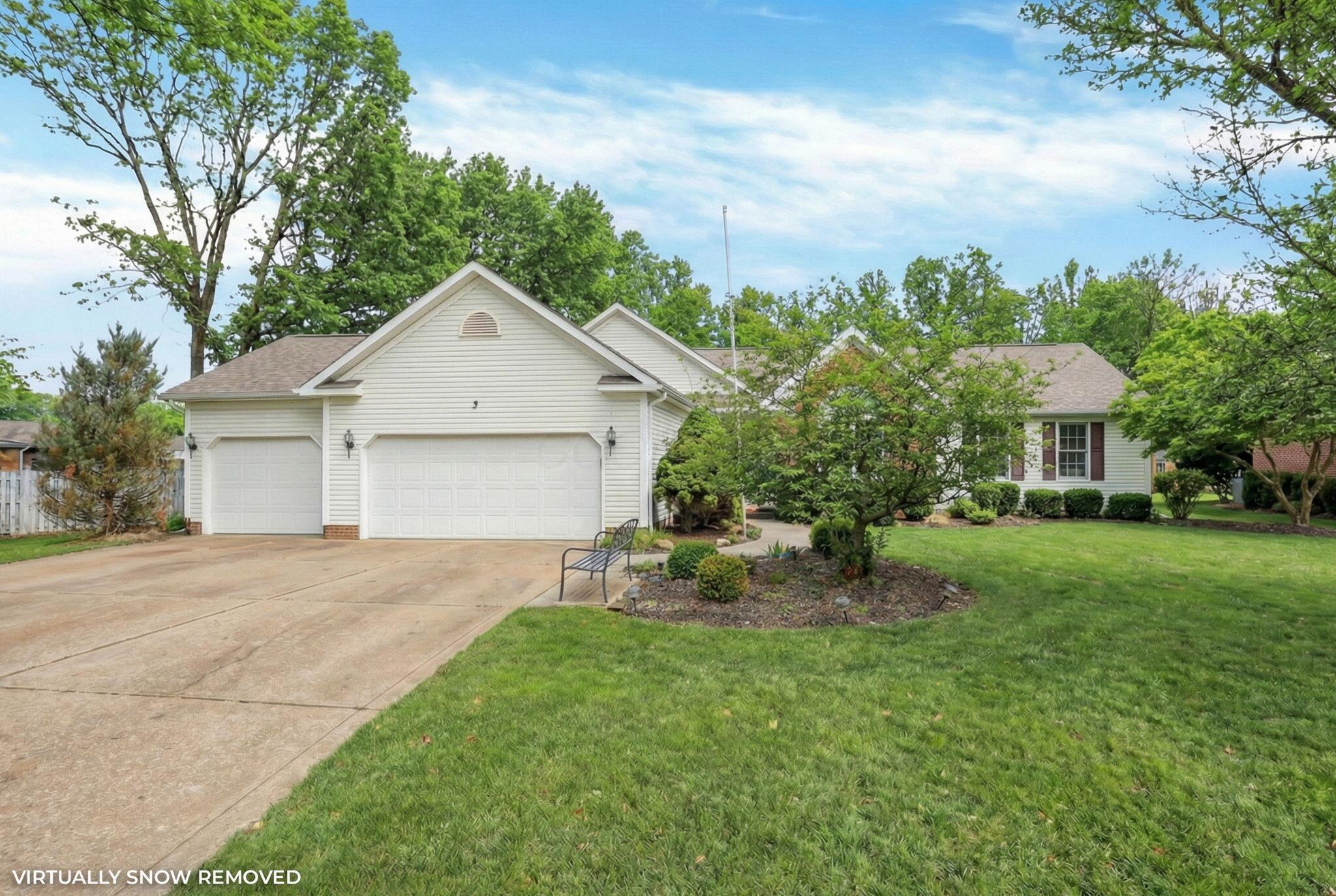 655 W Thrush Avenue Property Photo 1