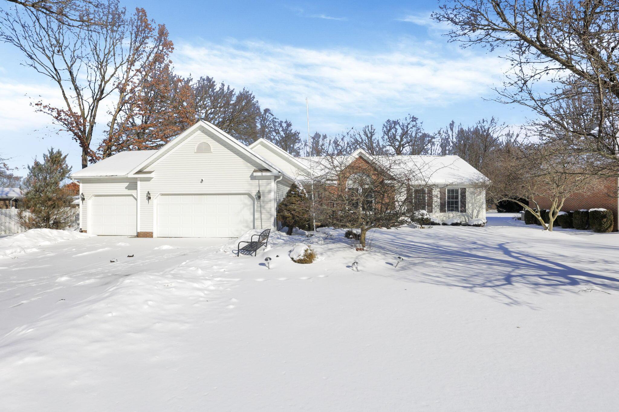 655 W Thrush Avenue Property Photo 2