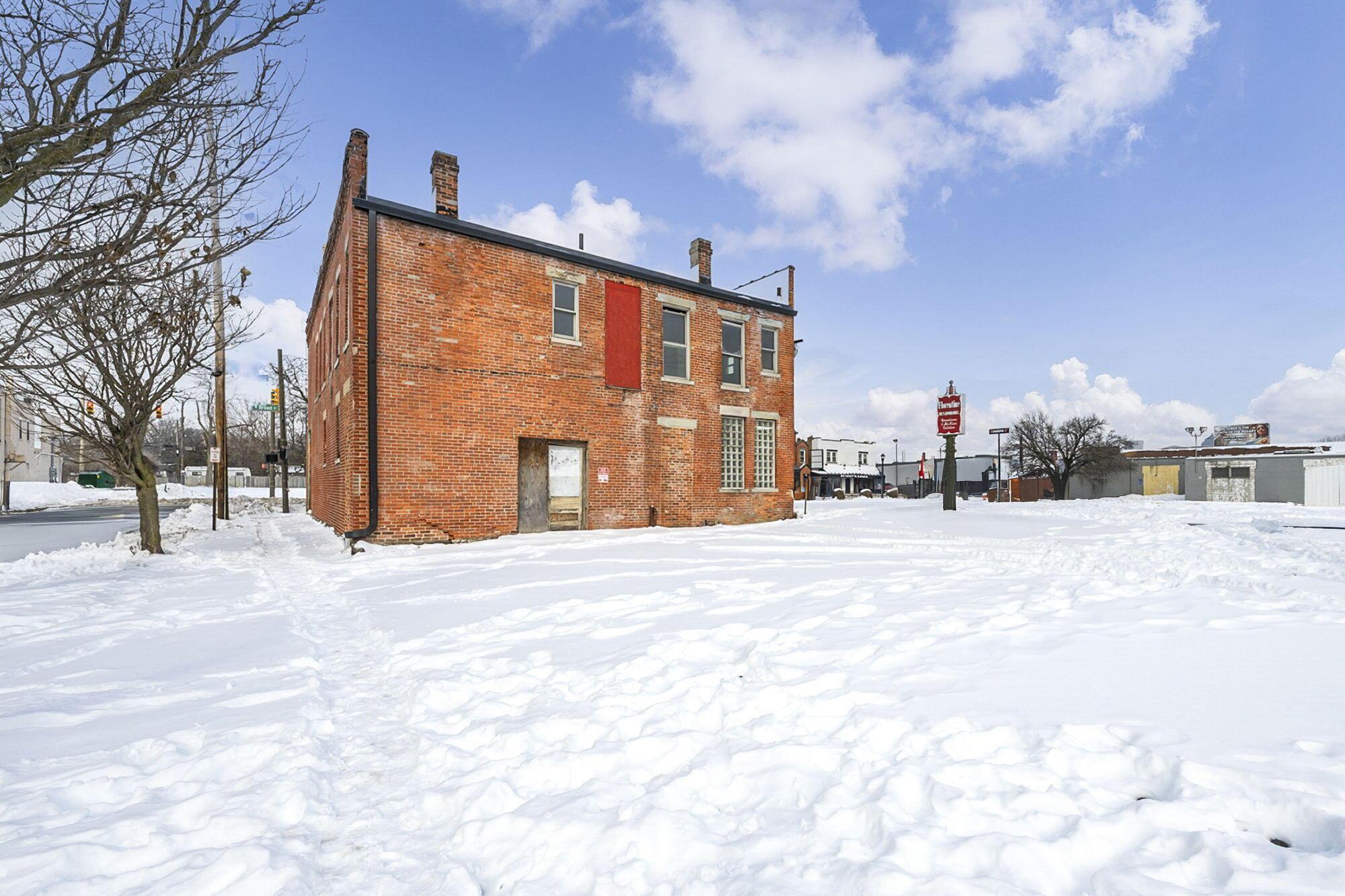 941 W Broad Street Property Photo 1