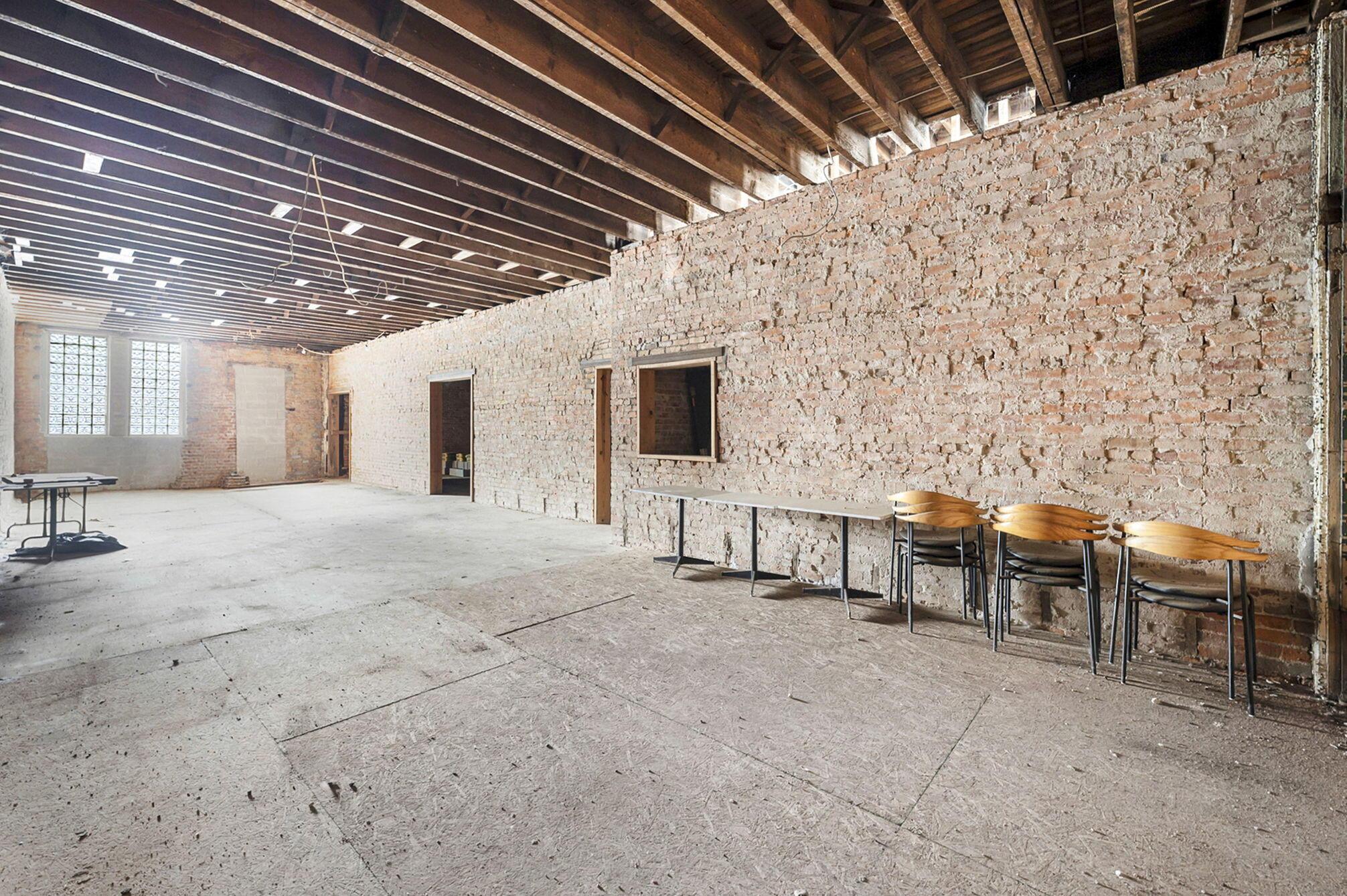 941 W Broad Street Property Photo 2