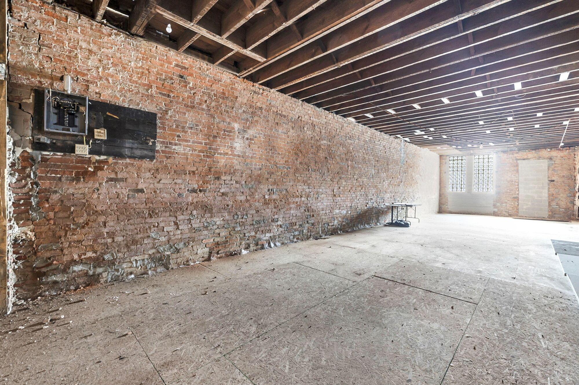 941 W Broad Street Property Photo 3