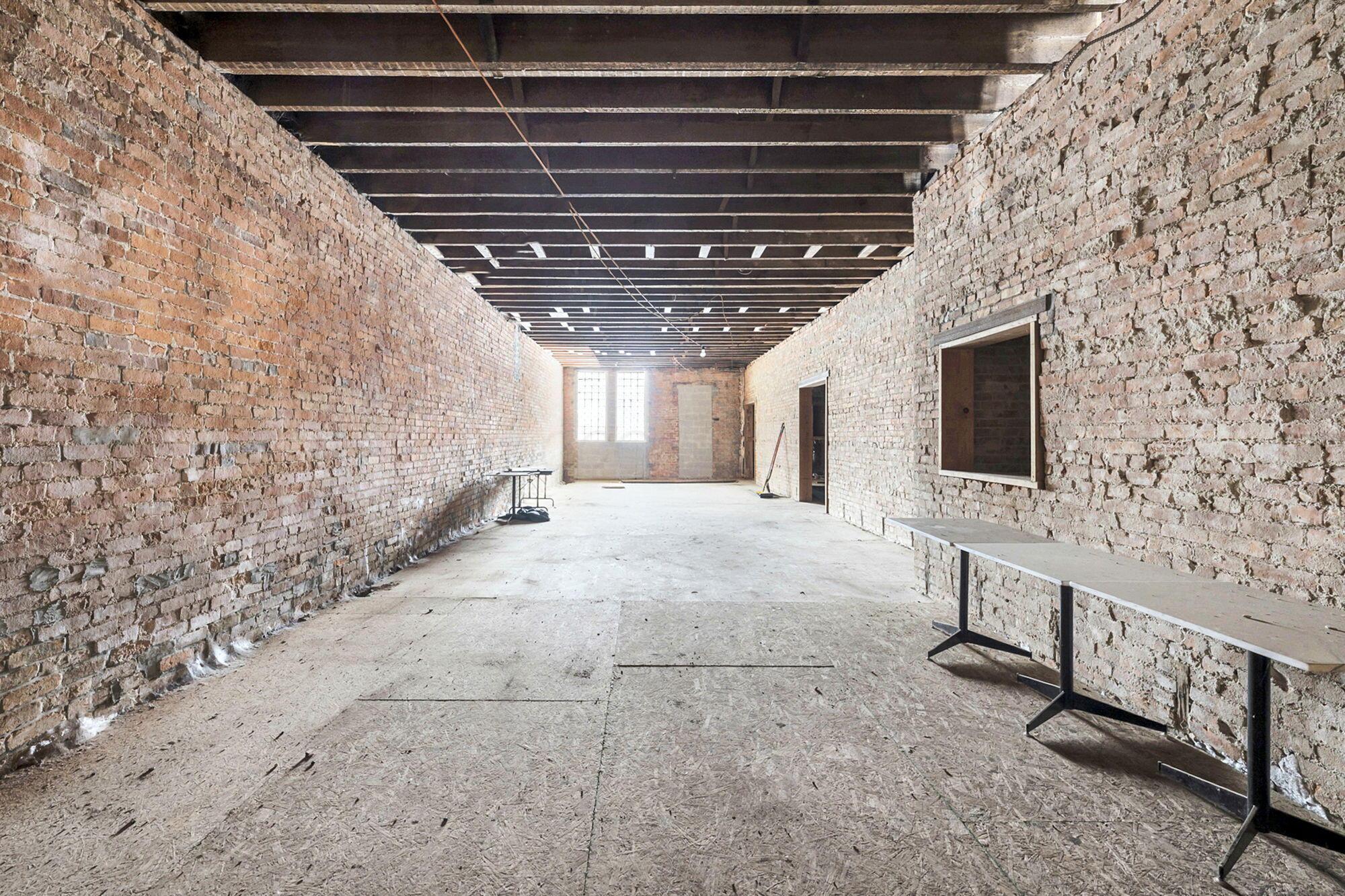 941 W Broad Street Property Photo 4