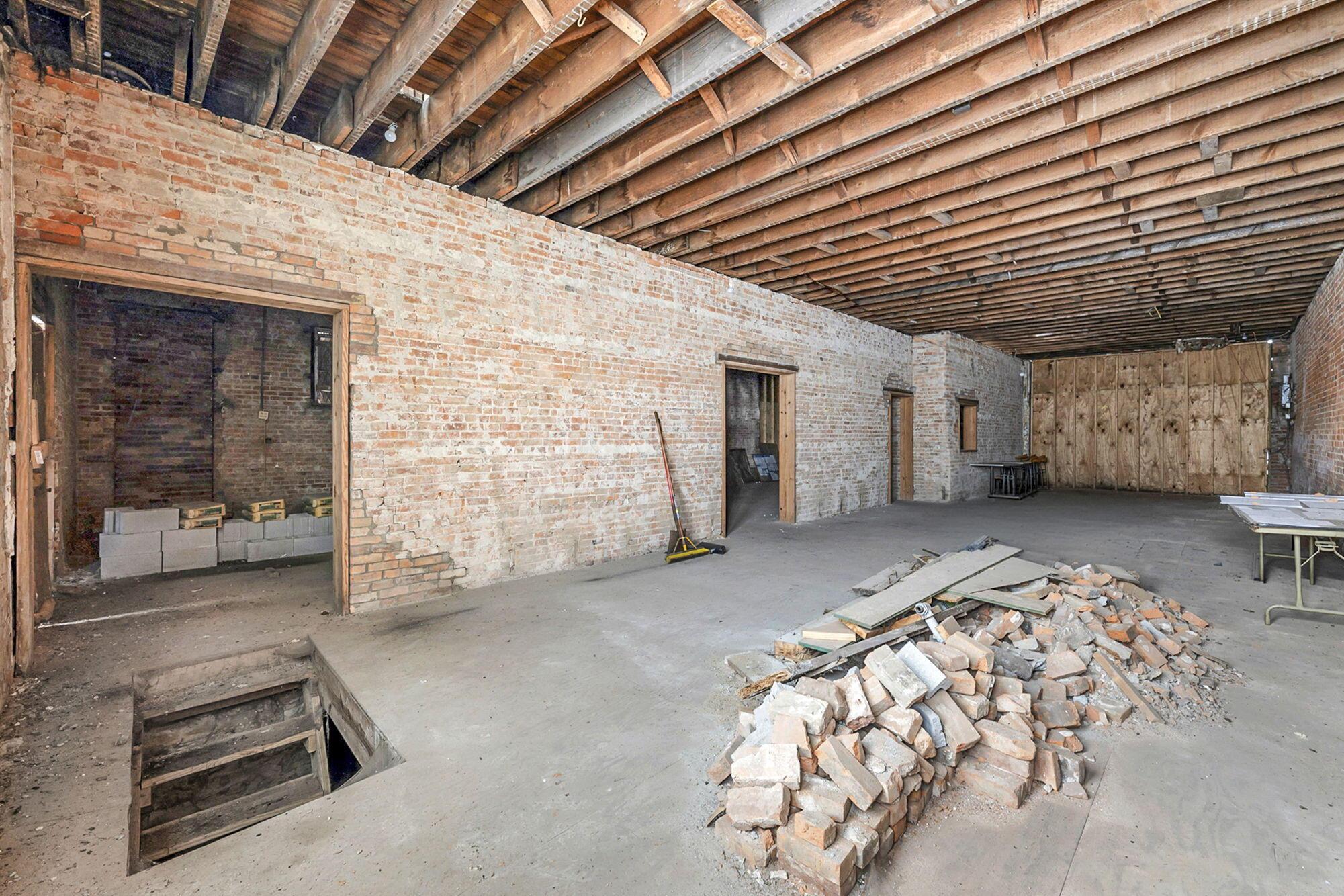 941 W Broad Street Property Photo 5